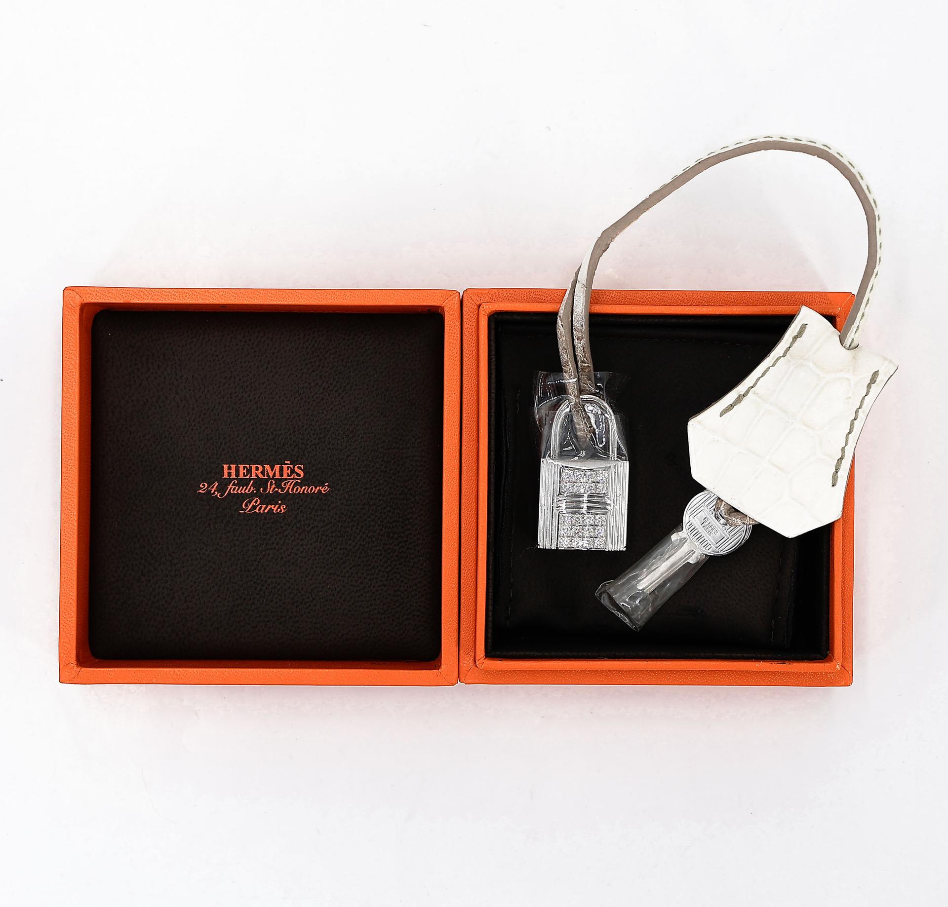 Unused ( Rank NS ) HERMÈS Limited Edition Kelly 28 Himalaya Matte Niloticus Crocodile Diamond White Gold hardware Z (2021) - 22