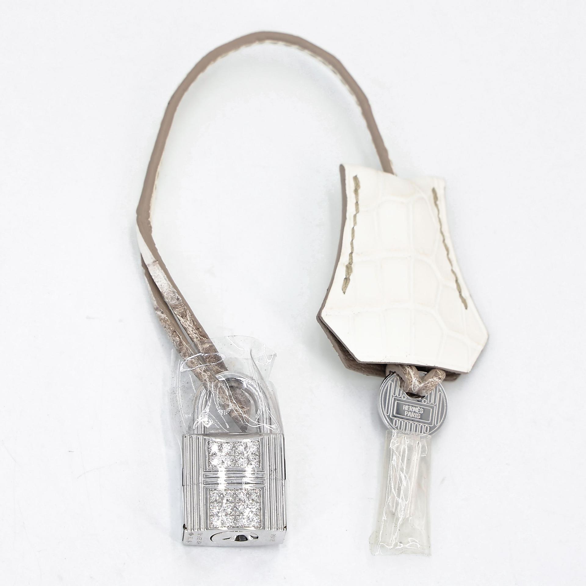 Unused ( Rank NS ) HERMÈS Limited Edition Kelly 28 Himalaya Matte Niloticus Crocodile Diamond White Gold hardware Z (2021) - 20
