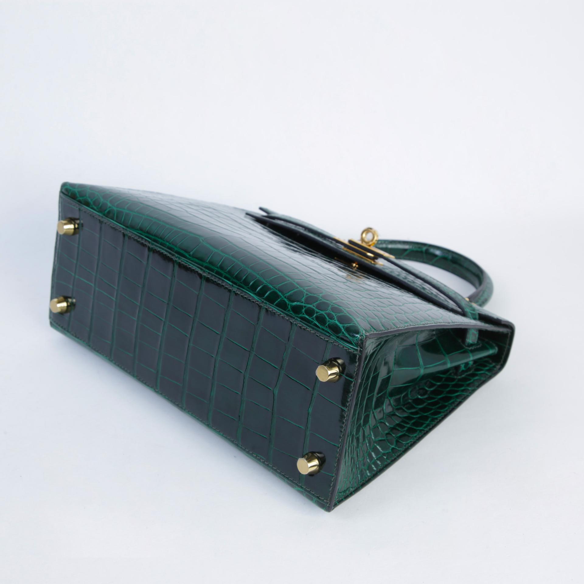 Unused ( Rank NS ) HERMÈS Kelly 25 Sellier Vert Fonce (67) Shiny Alligator Gold hardware U (2022) - 5