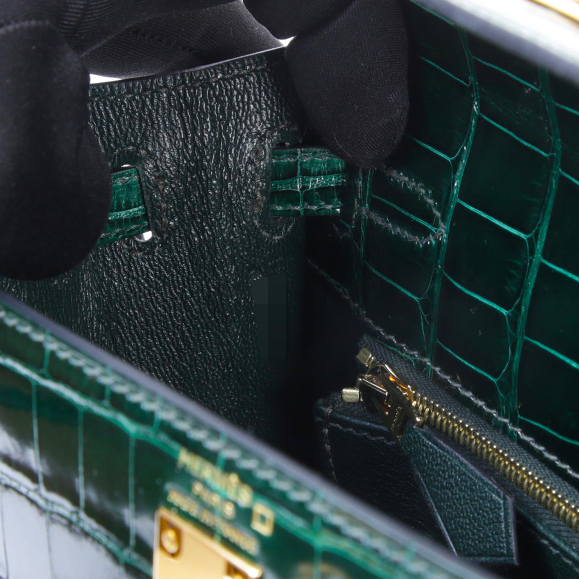 Unused ( Rank NS ) HERMÈS Kelly 25 Sellier Vert Fonce (67) Shiny Alligator Gold hardware U (2022) - 13