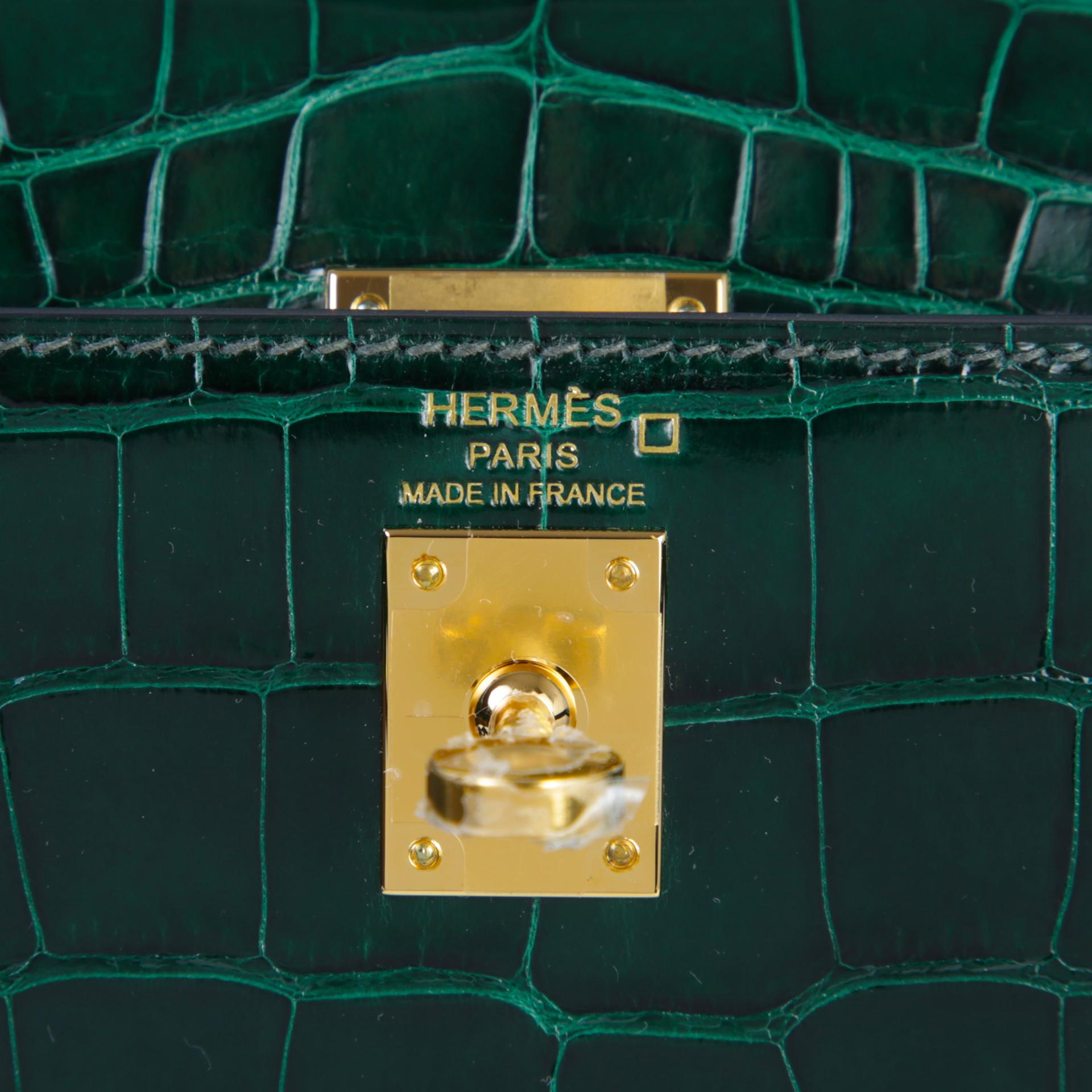Unused ( Rank NS ) HERMÈS Kelly 25 Sellier Vert Fonce (67) Shiny Alligator Gold hardware U (2022) - 9