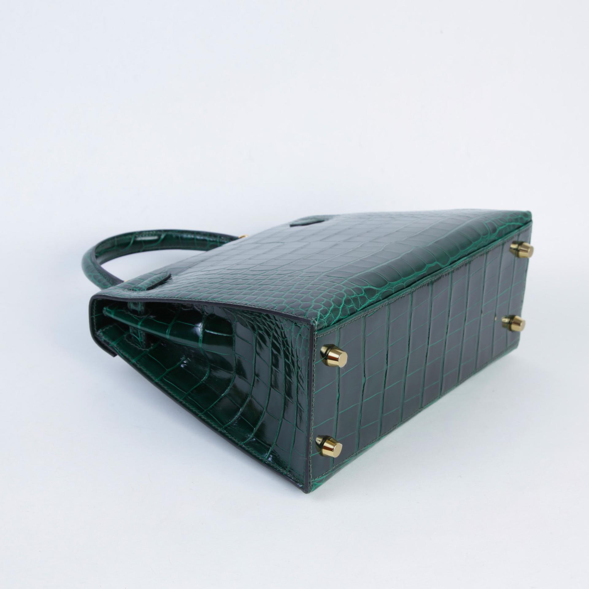 Unused ( Rank NS ) HERMÈS Kelly 25 Sellier Vert Fonce (67) Shiny Alligator Gold hardware U (2022) - 6