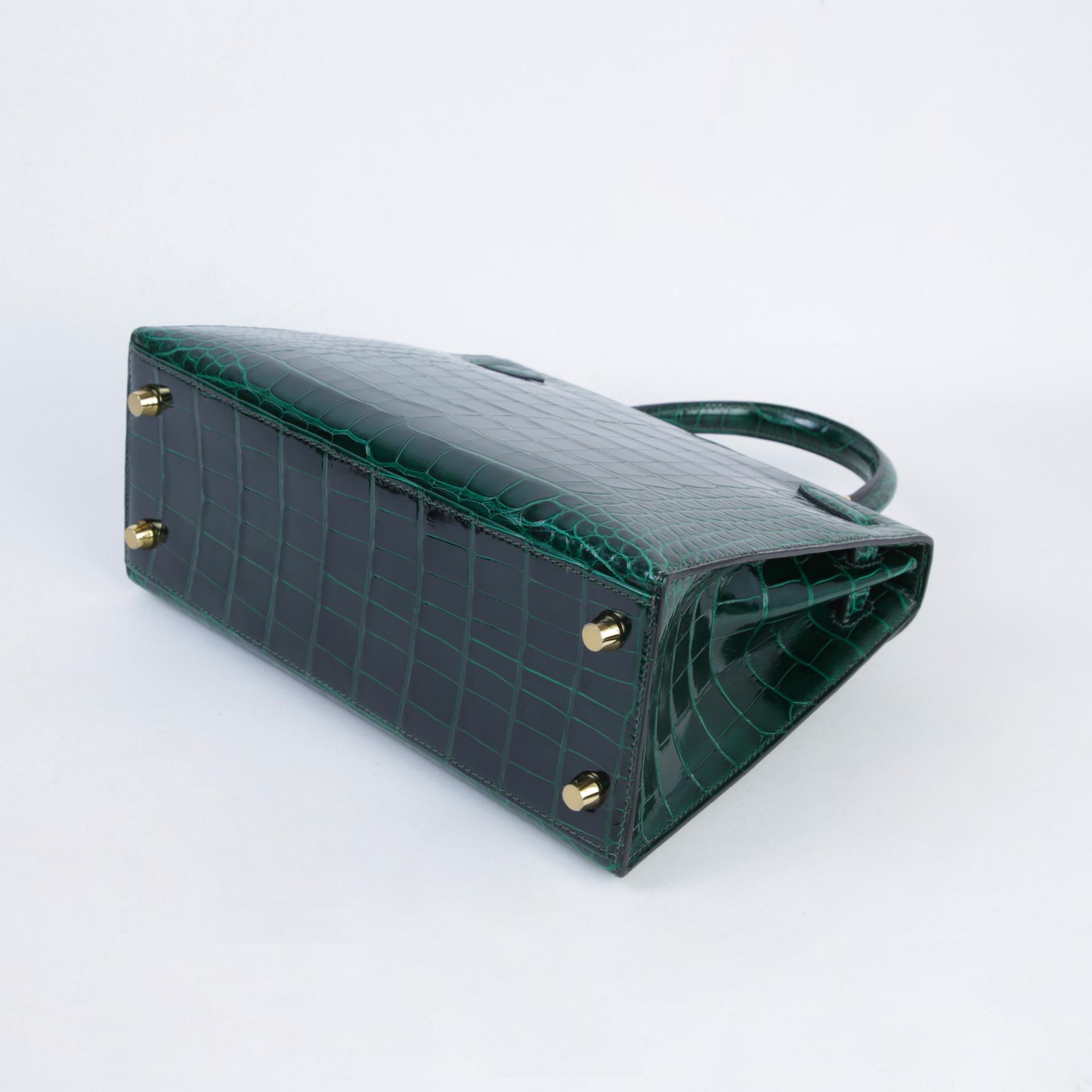Unused ( Rank NS ) HERMÈS Kelly 25 Sellier Vert Fonce (67) Shiny Alligator Gold hardware U (2022) - 7