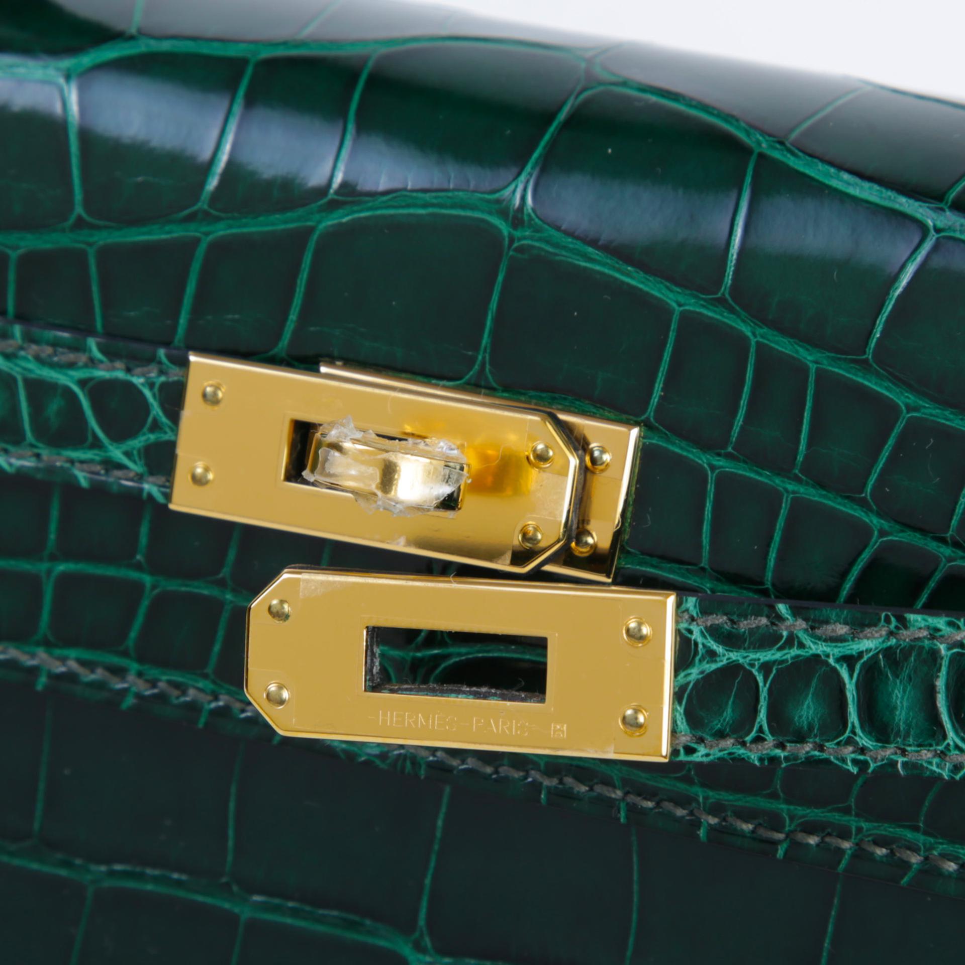 Unused ( Rank NS ) HERMÈS Kelly 25 Sellier Vert Fonce (67) Shiny Alligator Gold hardware U (2022) - 8