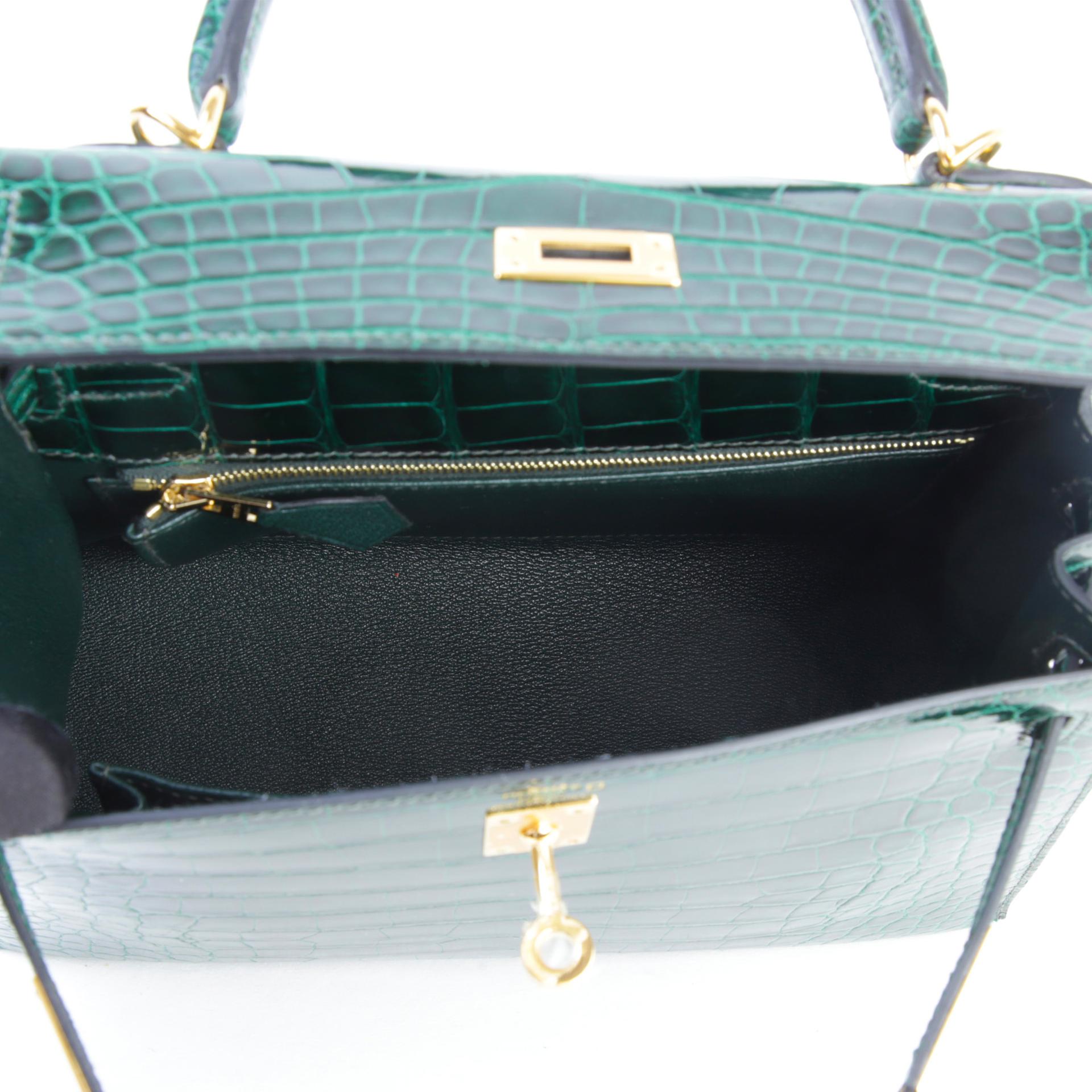 Unused ( Rank NS ) HERMÈS Kelly 25 Sellier Vert Fonce (67) Shiny Alligator Gold hardware U (2022) - 10