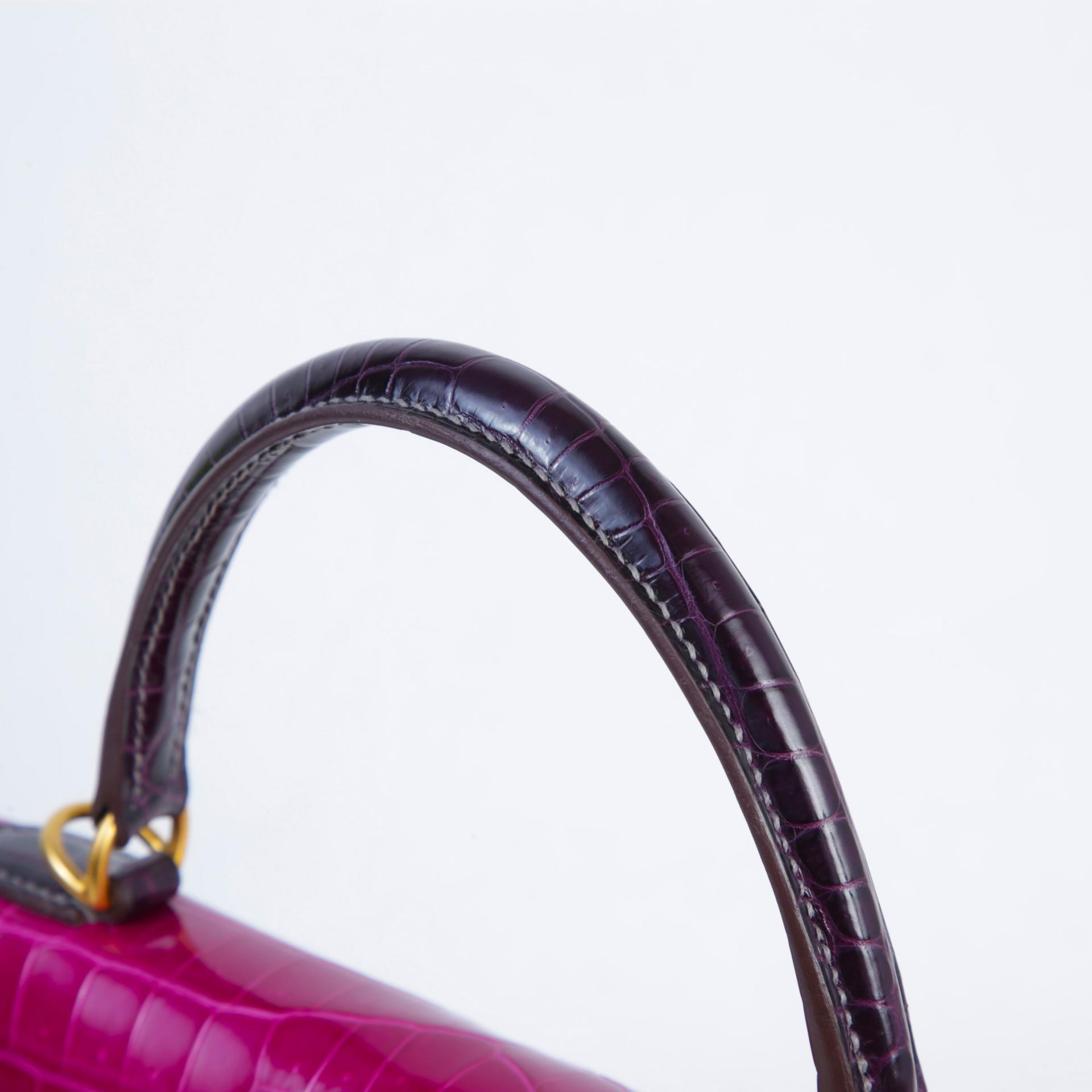 Very Good ( Rank A) HERMÈS Special Order Kelly 25 Sellier Rose Scheherazade (J5) Aubergine (3V) Shiny Niloticus Crocodile Brushed Gold hardware C (2018) - 3