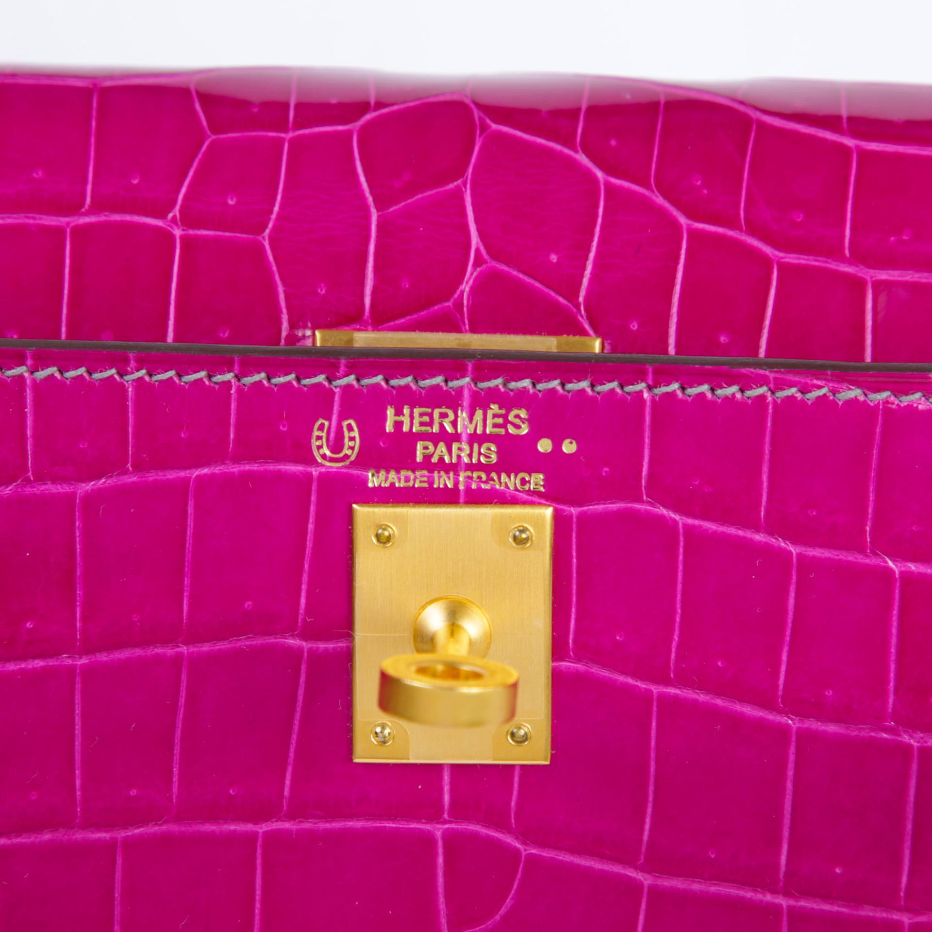Very Good ( Rank A) HERMÈS Special Order Kelly 25 Sellier Rose Scheherazade (J5) Aubergine (3V) Shiny Niloticus Crocodile Brushed Gold hardware C (2018) - 9