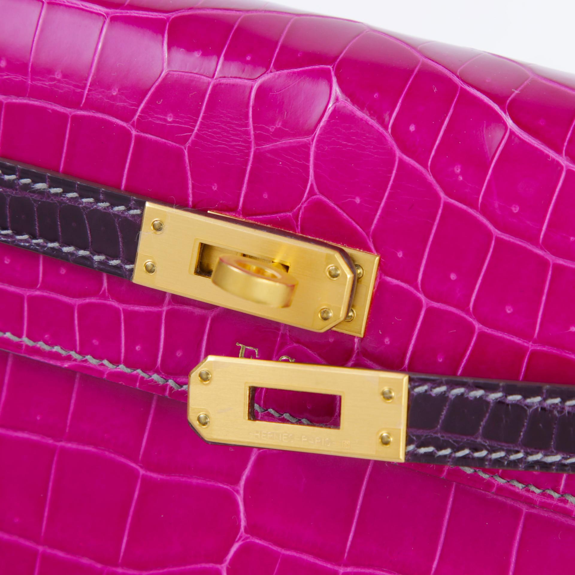 Very Good ( Rank A) HERMÈS Special Order Kelly 25 Sellier Rose Scheherazade (J5) Aubergine (3V) Shiny Niloticus Crocodile Brushed Gold hardware C (2018) - 8