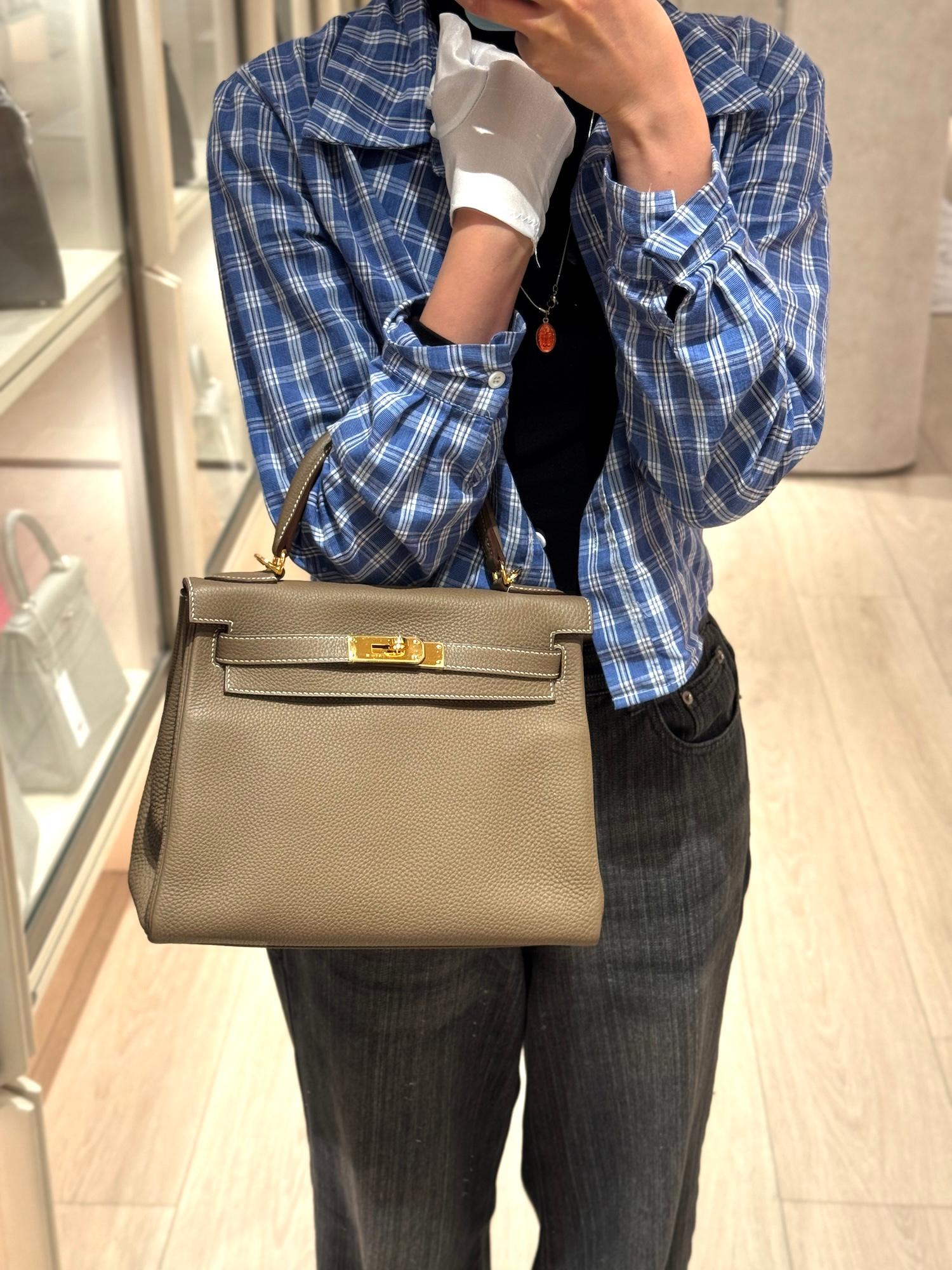 Excellent ( Rank SA ) HERMÈS Kelly 28 Etoupe (18) Togo Gold hardware Z (2021) - 3