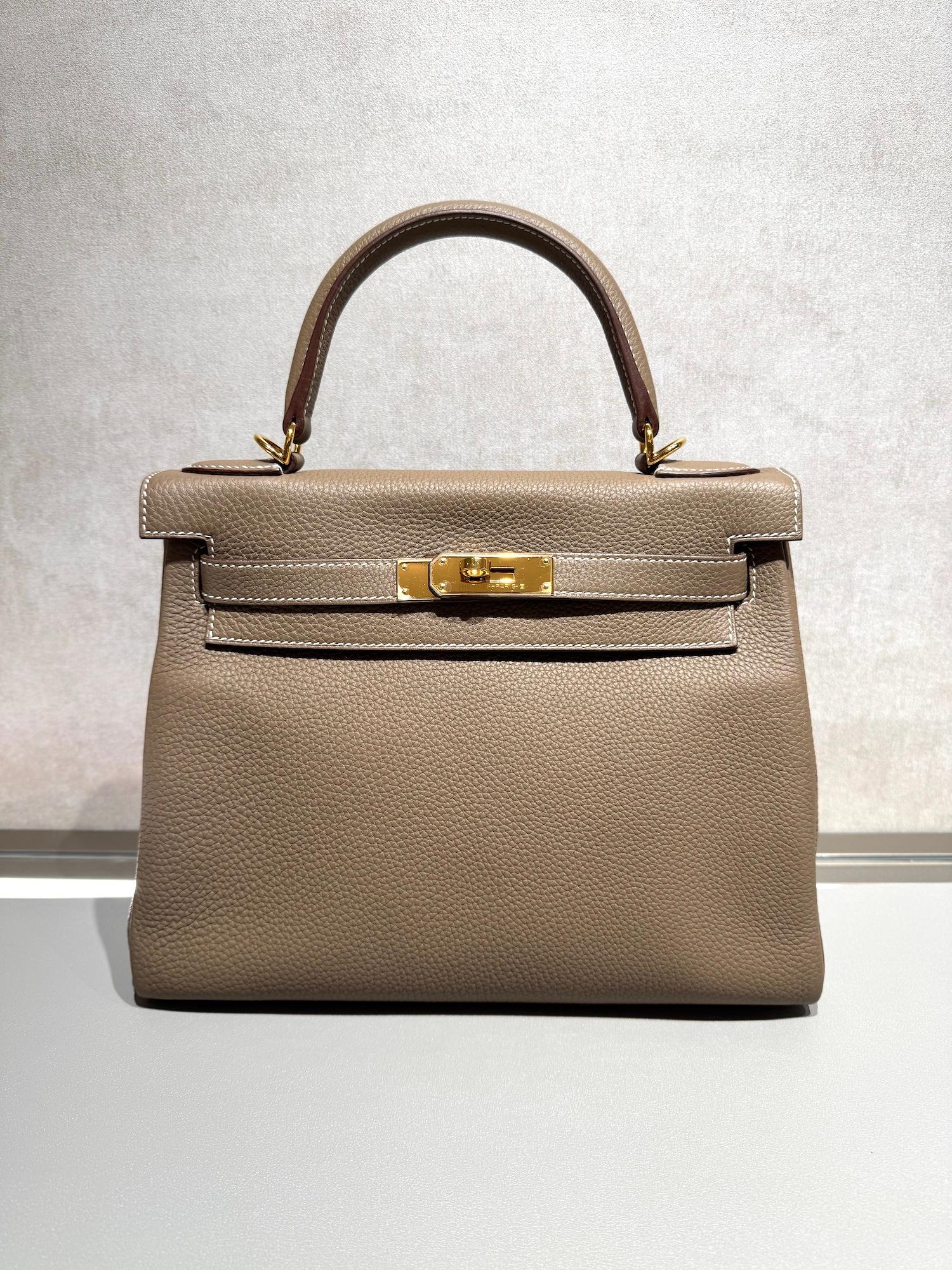 Excellent ( Rank SA ) HERMÈS Kelly 28 Etoupe (18) Togo Gold hardware Z (2021) - 4