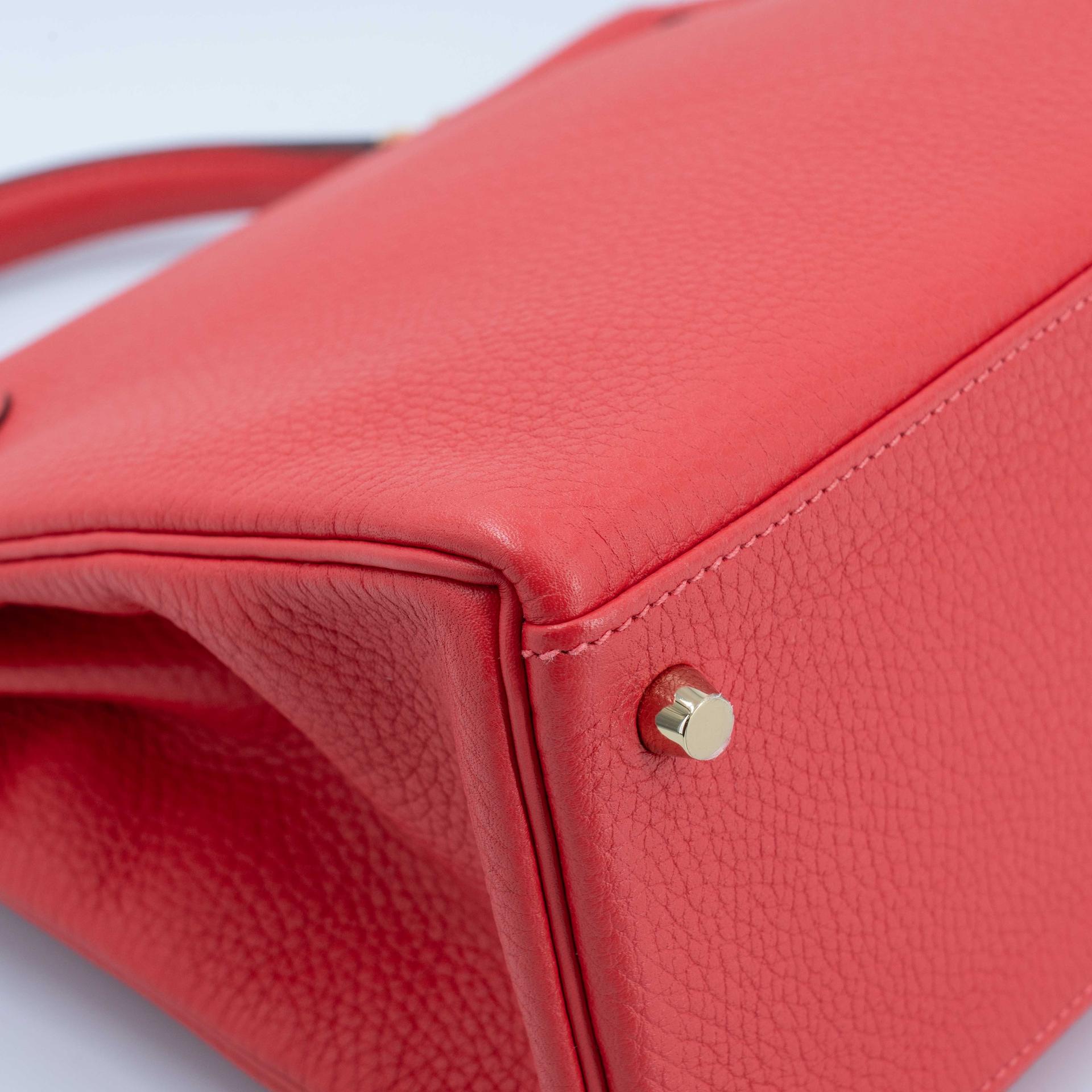 Unused ( Rank NS ) HERMÈS Kelly 28 Rouge Pivoine (2R) Clemence Gold hardware T (2015) - 10