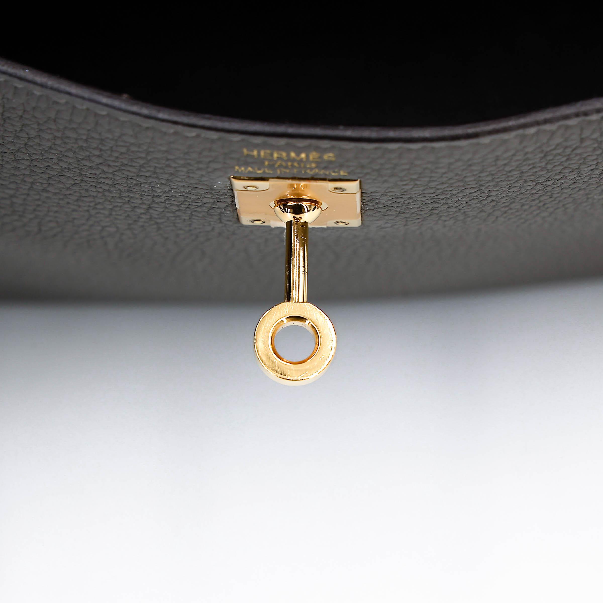 Very Good ( Rank A) HERMÈS Kelly 25 Gris Meyer (0L) Togo Gold hardware U (2022) - 9