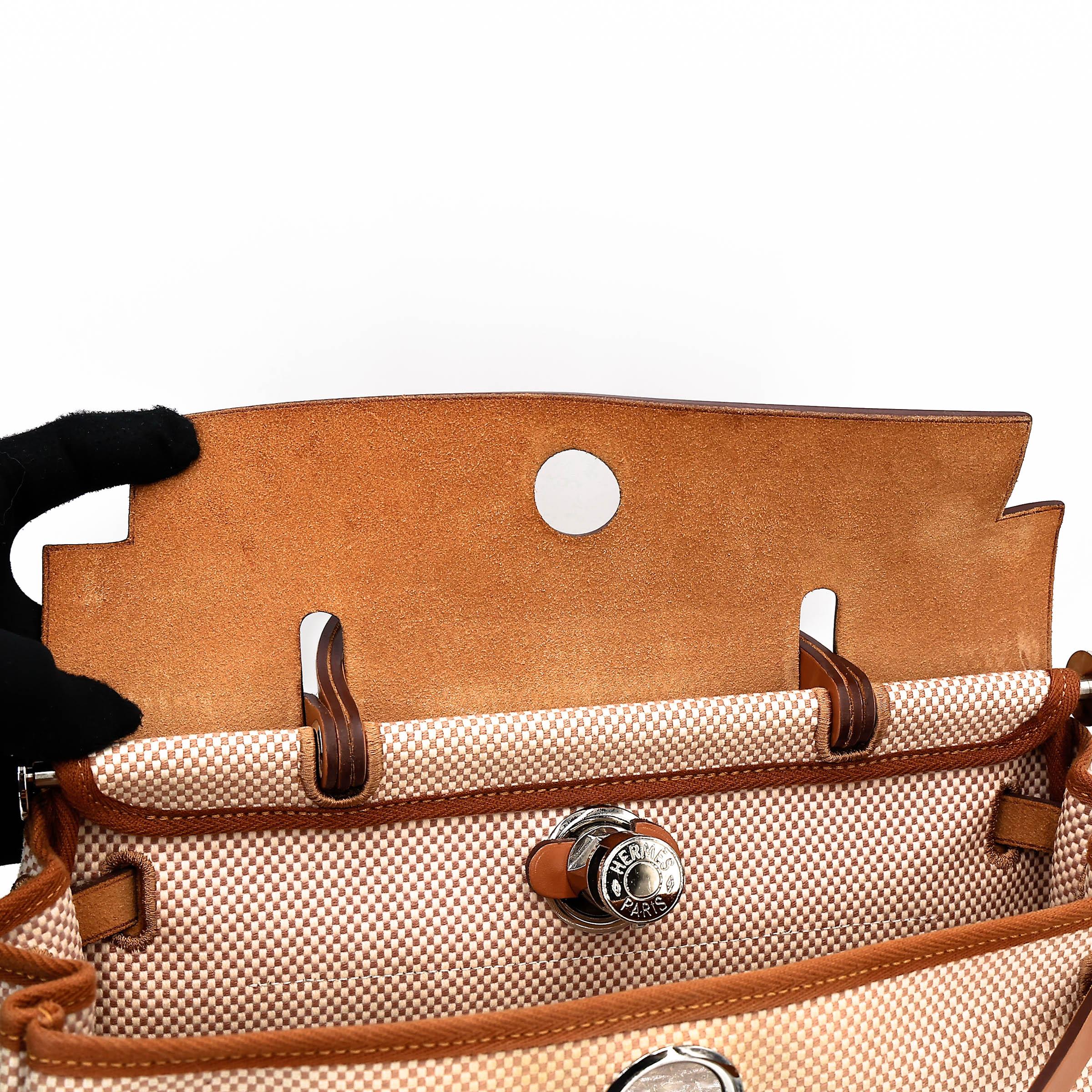 Very Good ( Rank A) HERMÈS Herbag Zip 31 PM Natural Sable (21) Vache Hunter Toile H canvas Palladium hardware D (2019) - 25