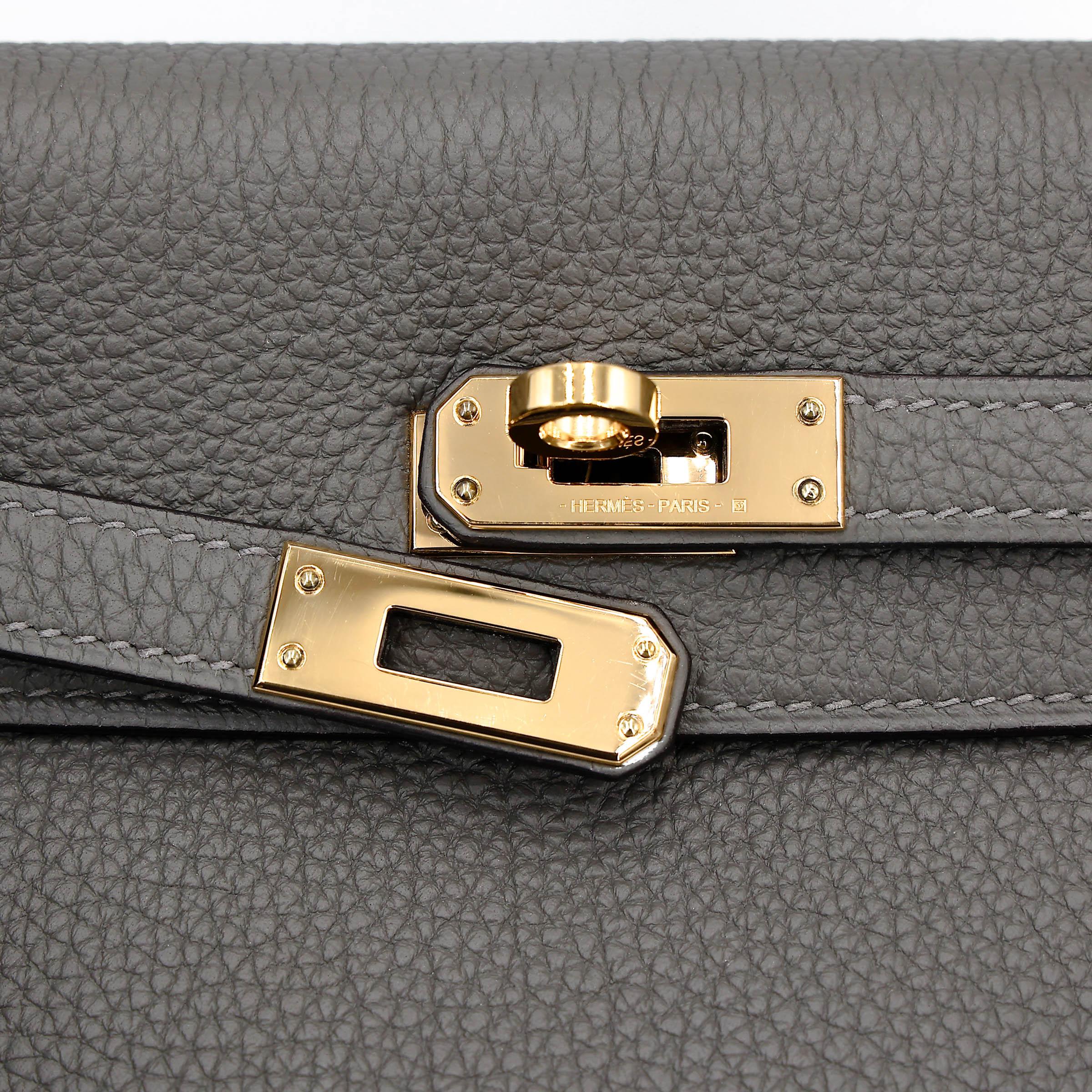 Very Good ( Rank A) HERMÈS Kelly 25 Gris Meyer (0L) Togo Gold hardware U (2022) - 8