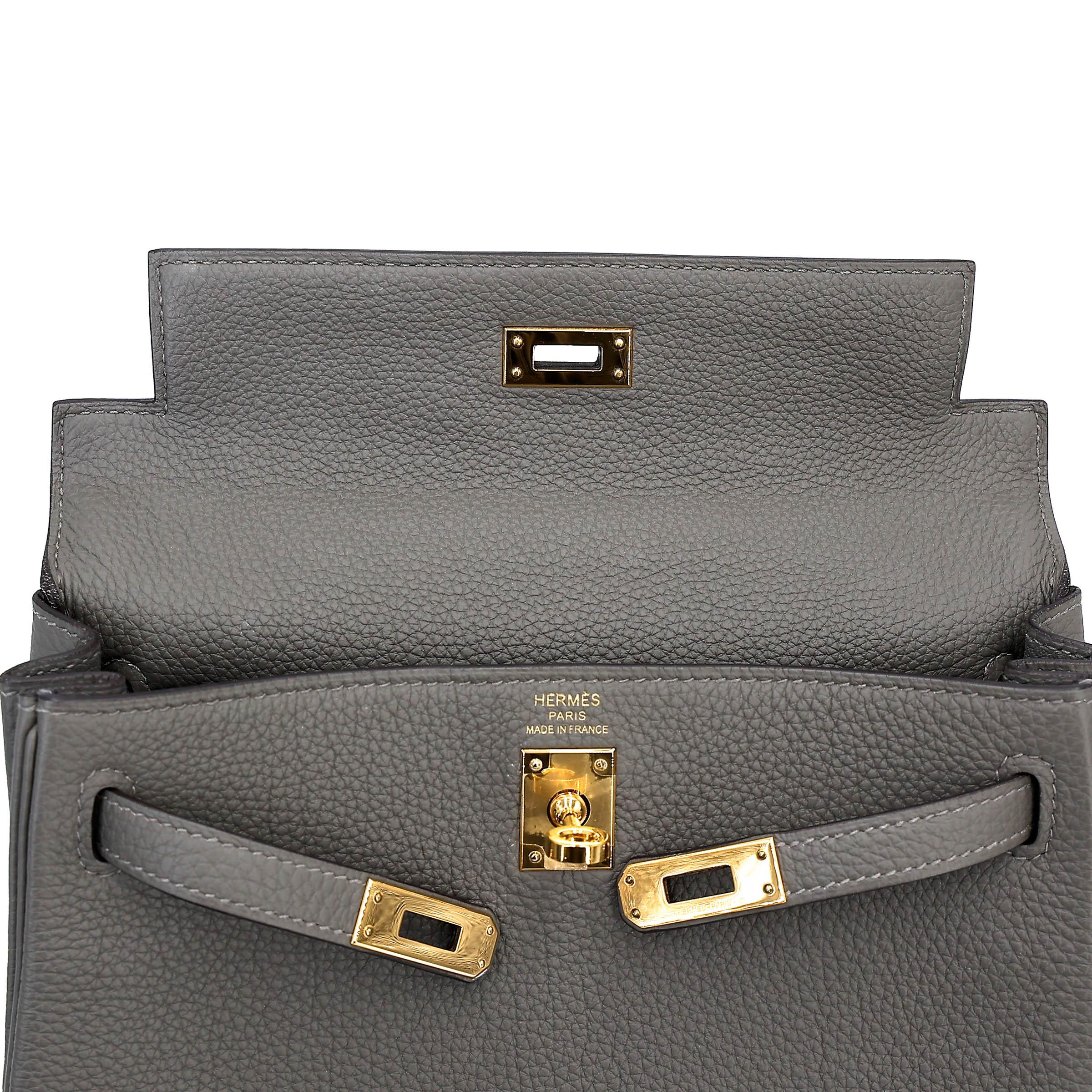 Very Good ( Rank A) HERMÈS Kelly 25 Gris Meyer (0L) Togo Gold hardware U (2022) - 12