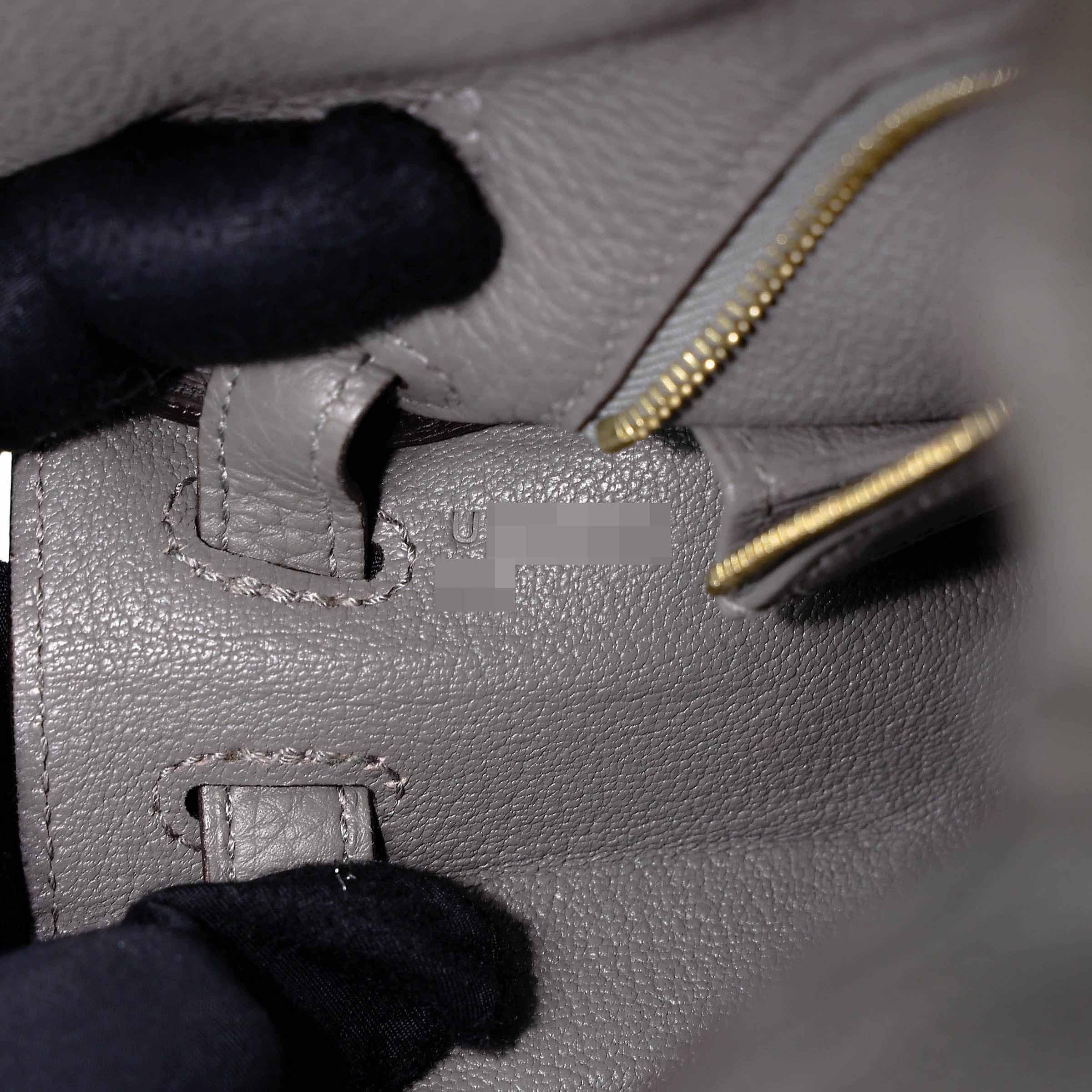 Very Good ( Rank A) HERMÈS Kelly 25 Gris Meyer (0L) Togo Gold hardware U (2022) - 13
