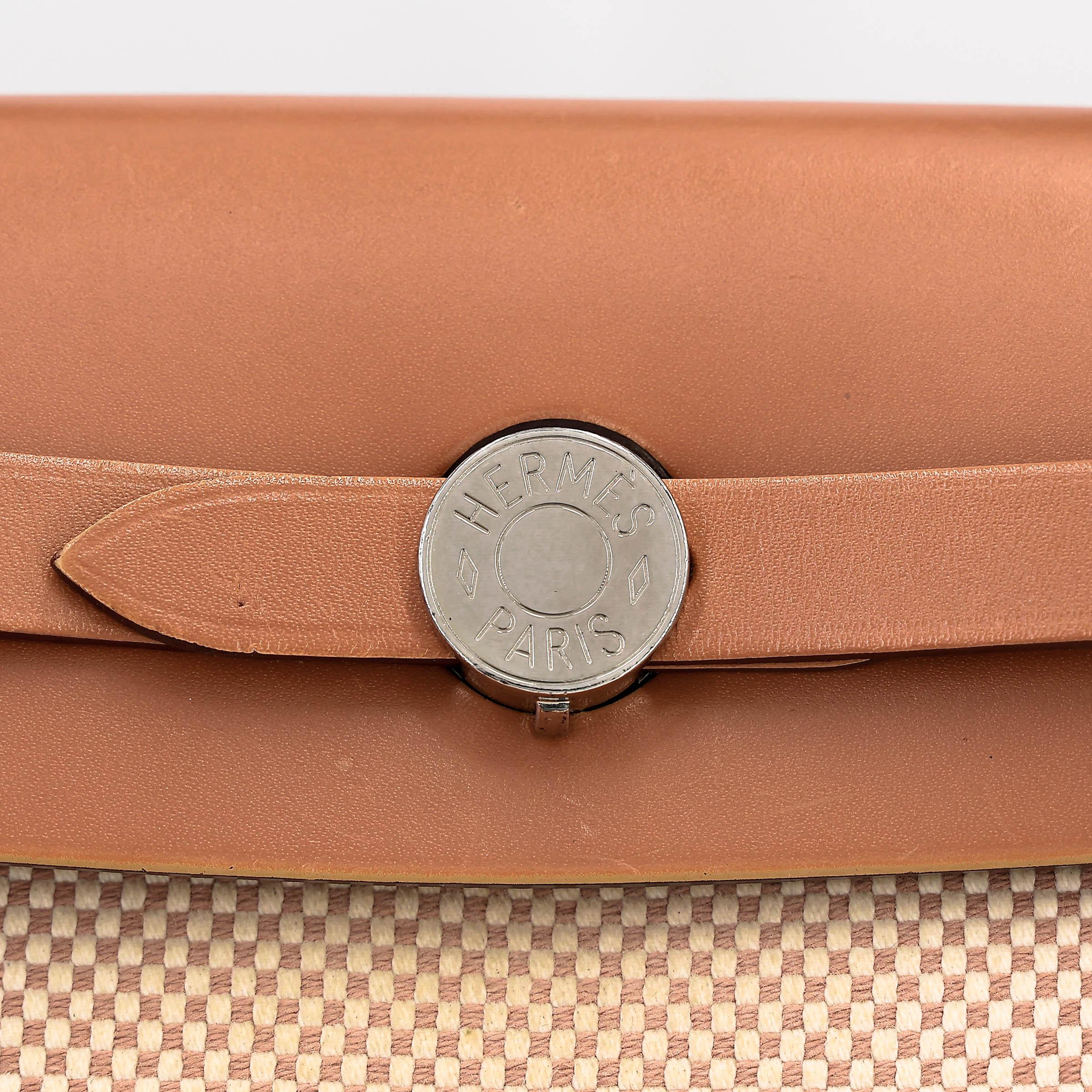 Very Good ( Rank A) HERMÈS Herbag Zip 31 PM Natural Sable (21) Vache Hunter Toile H canvas Palladium hardware D (2019) - 17