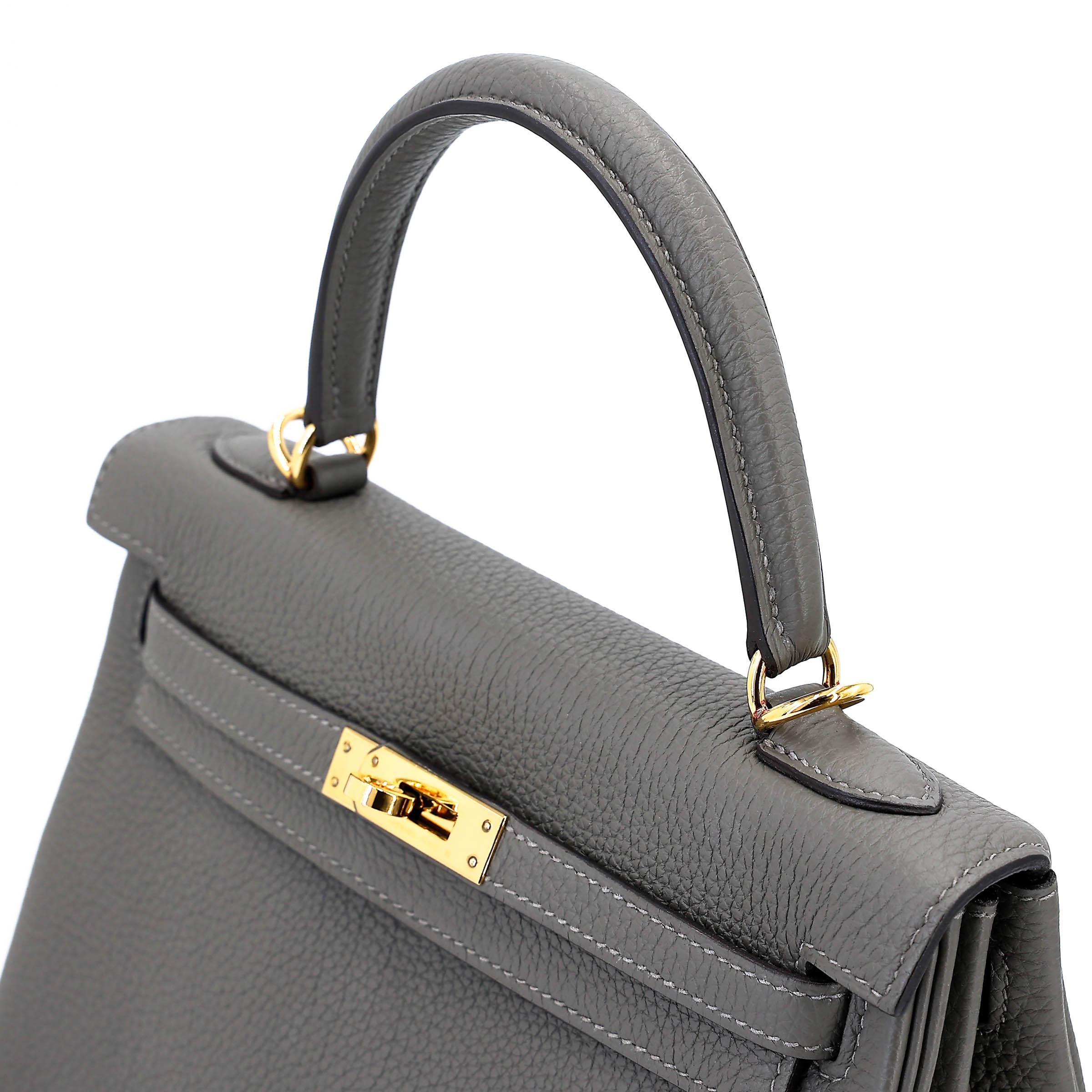 Very Good ( Rank A) HERMÈS Kelly 25 Gris Meyer (0L) Togo Gold hardware U (2022) - 3