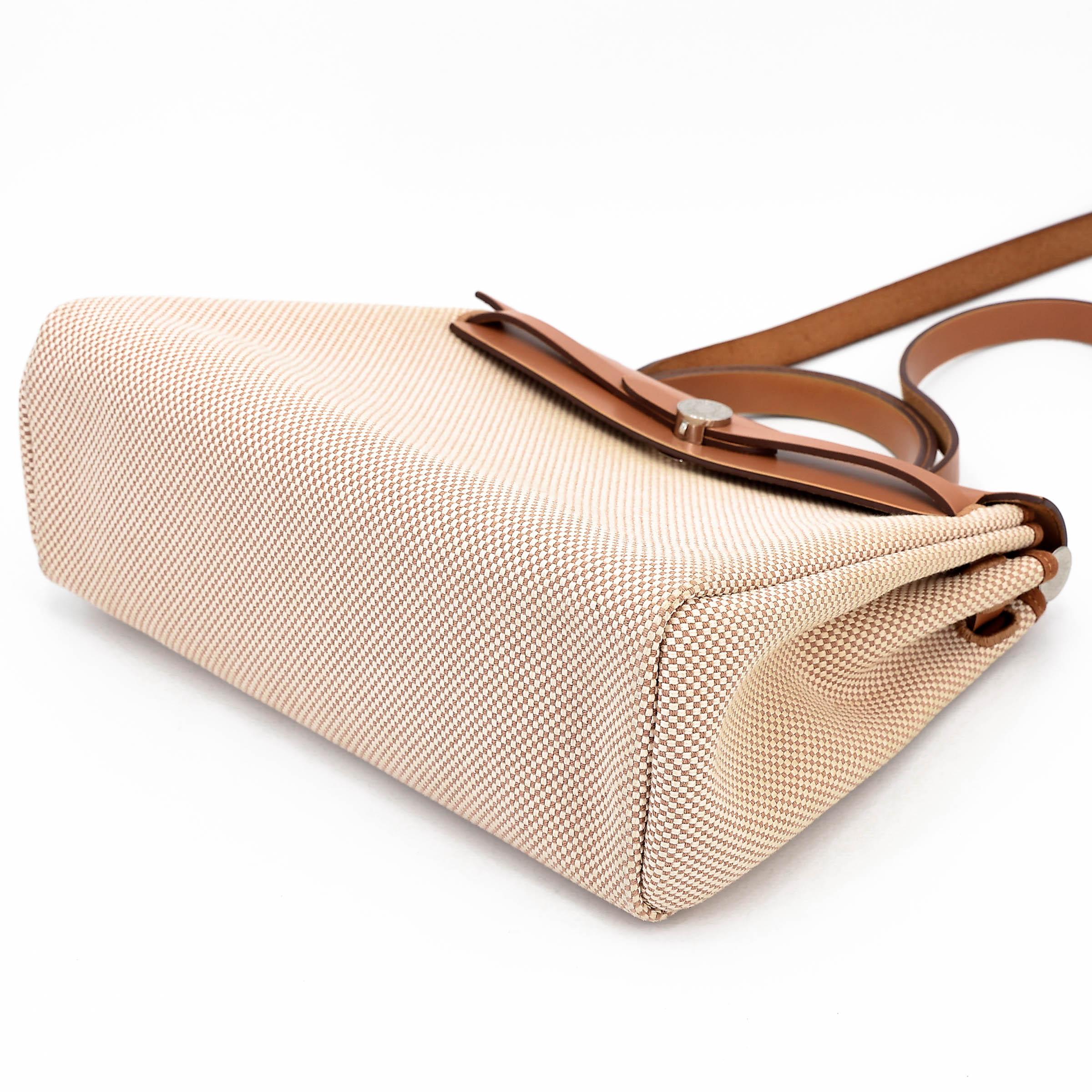 Very Good ( Rank A) HERMÈS Herbag Zip 31 PM Natural Sable (21) Vache Hunter Toile H canvas Palladium hardware D (2019) - 6