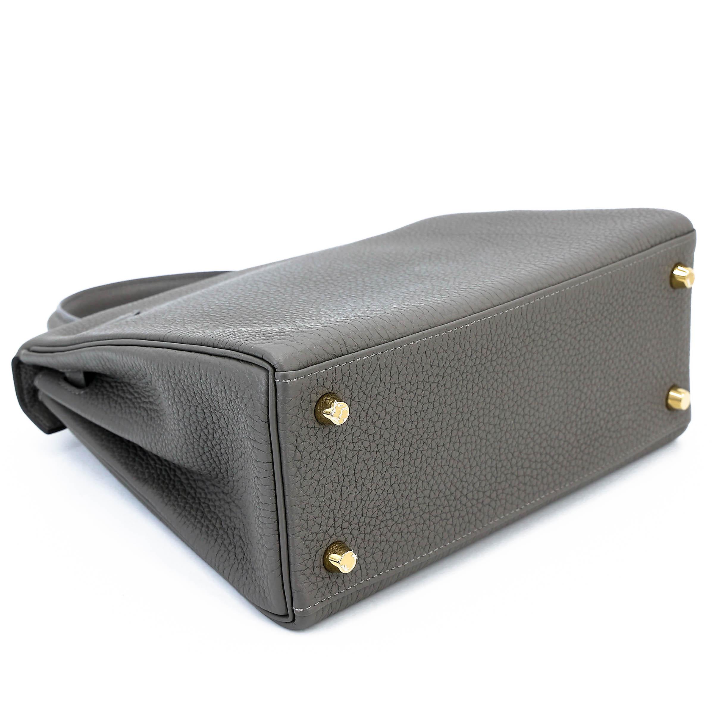 Very Good ( Rank A) HERMÈS Kelly 25 Gris Meyer (0L) Togo Gold hardware U (2022) - 7