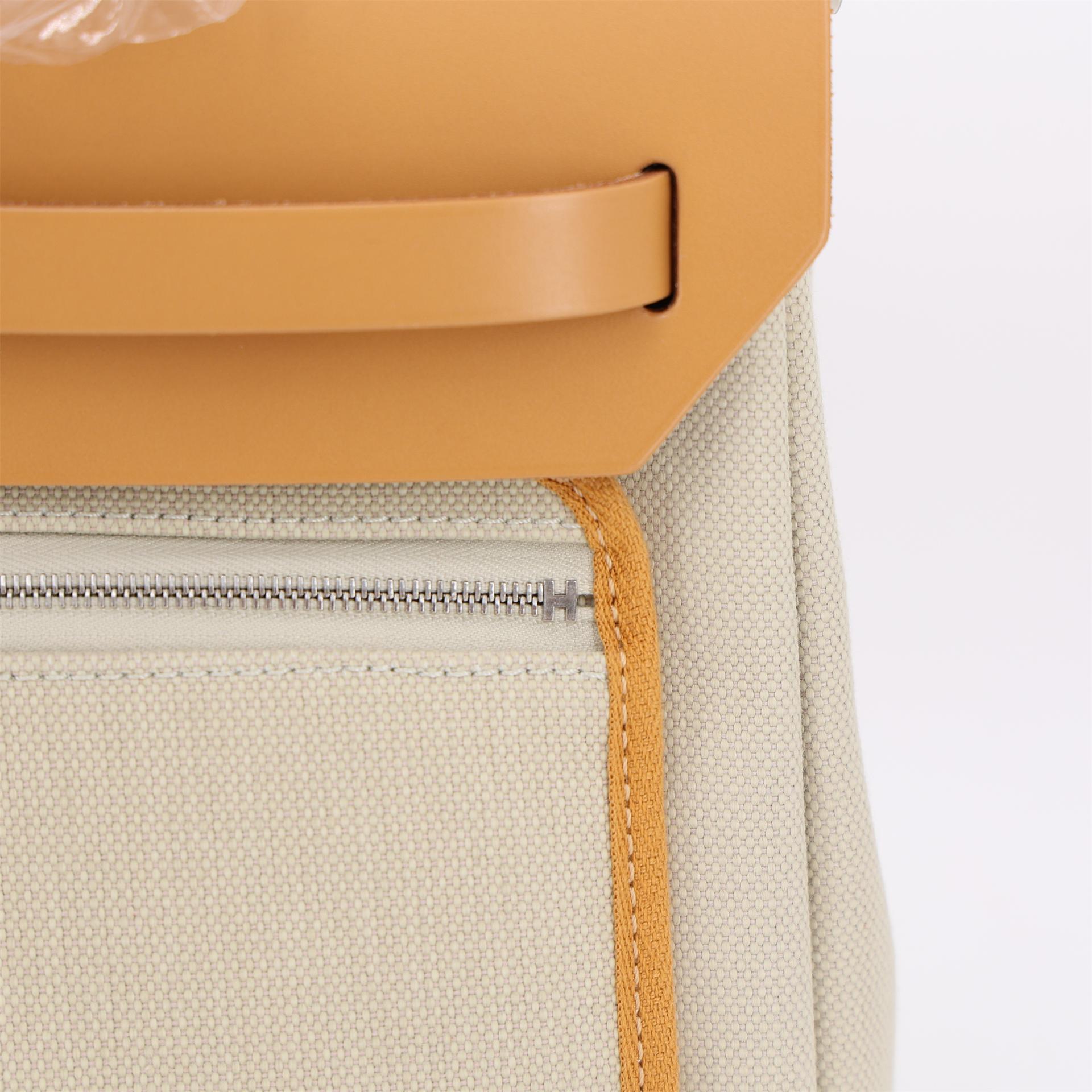 Unused ( Rank NS ) HERMÈS Herbag Zip 31 PM Natural Sable (21) Vache Hunter Toile H canvas Palladium hardware U (2022) - 18