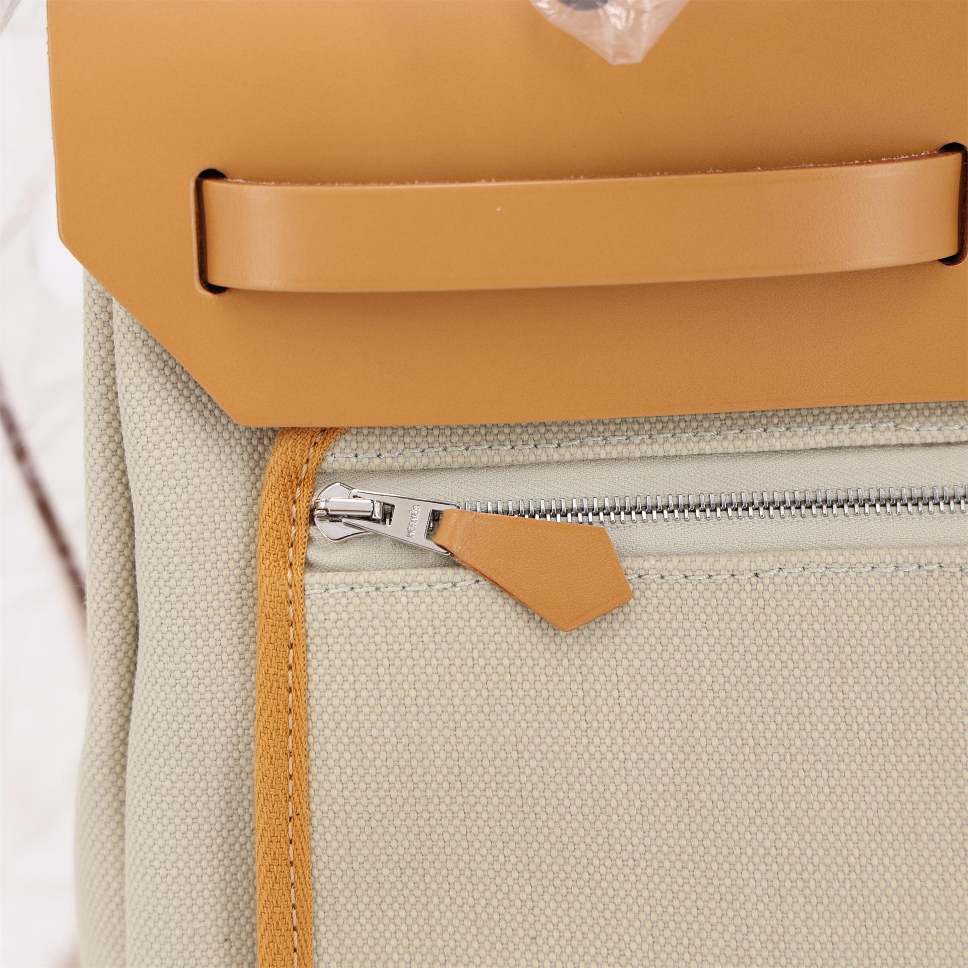 Unused ( Rank NS ) HERMÈS Herbag Zip 31 PM Natural Sable (21) Vache Hunter Toile H canvas Palladium hardware U (2022) - 17