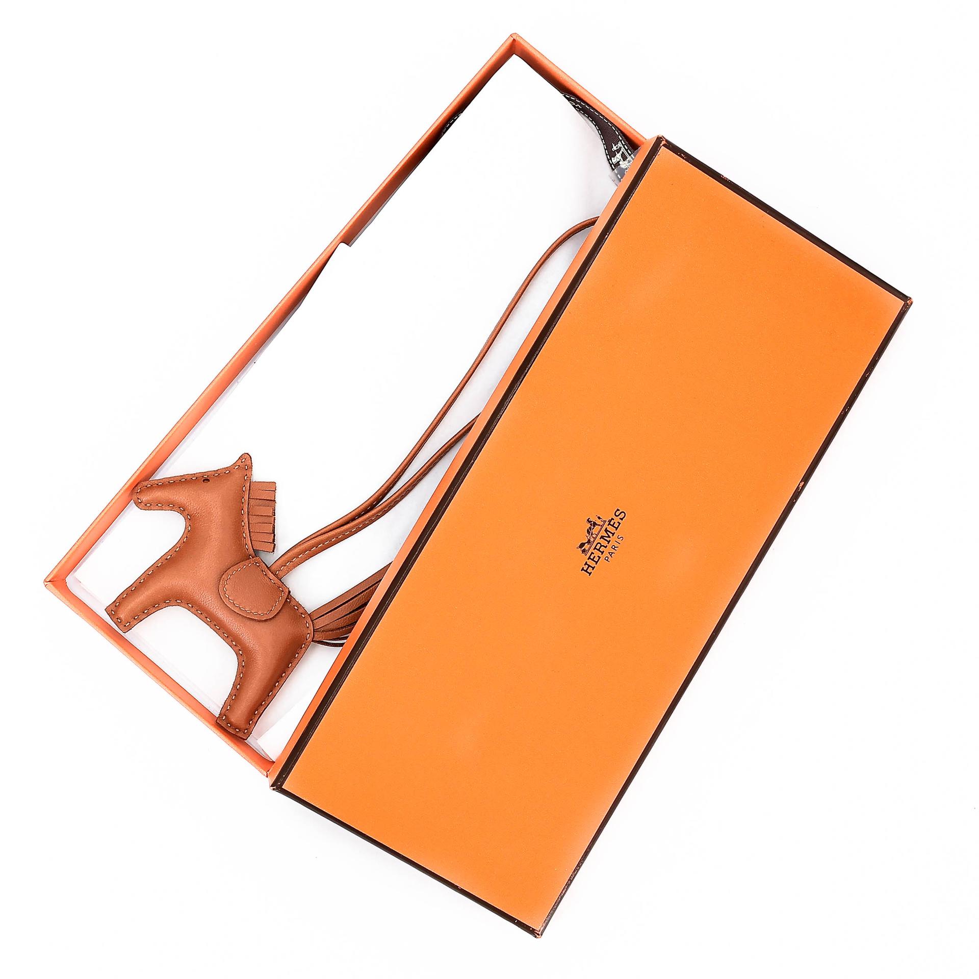 Brand New ( Rank N ) HERMÈS Rodeo PM Gold (37) Agneau B (2023) - 3