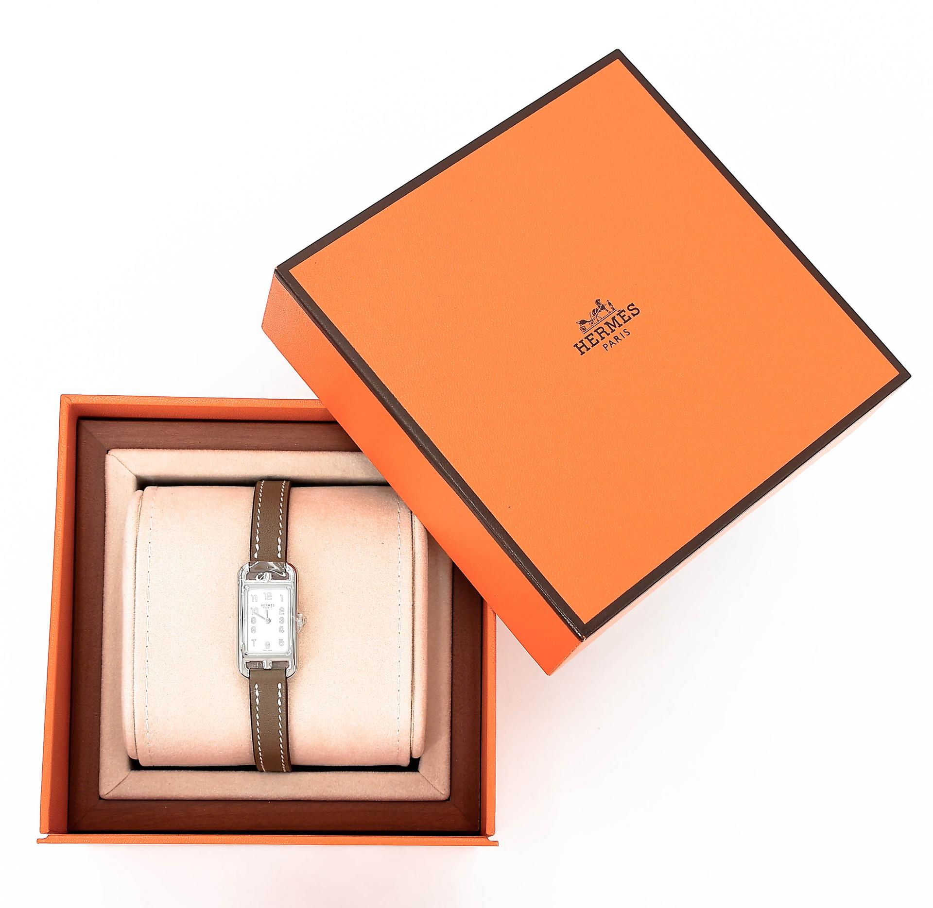 Brand New ( Rank N ) HERMÈS Nantucket watch, PM, 29 mm Etoupe (18) Swift Stainless steel Palladium hardware - 3