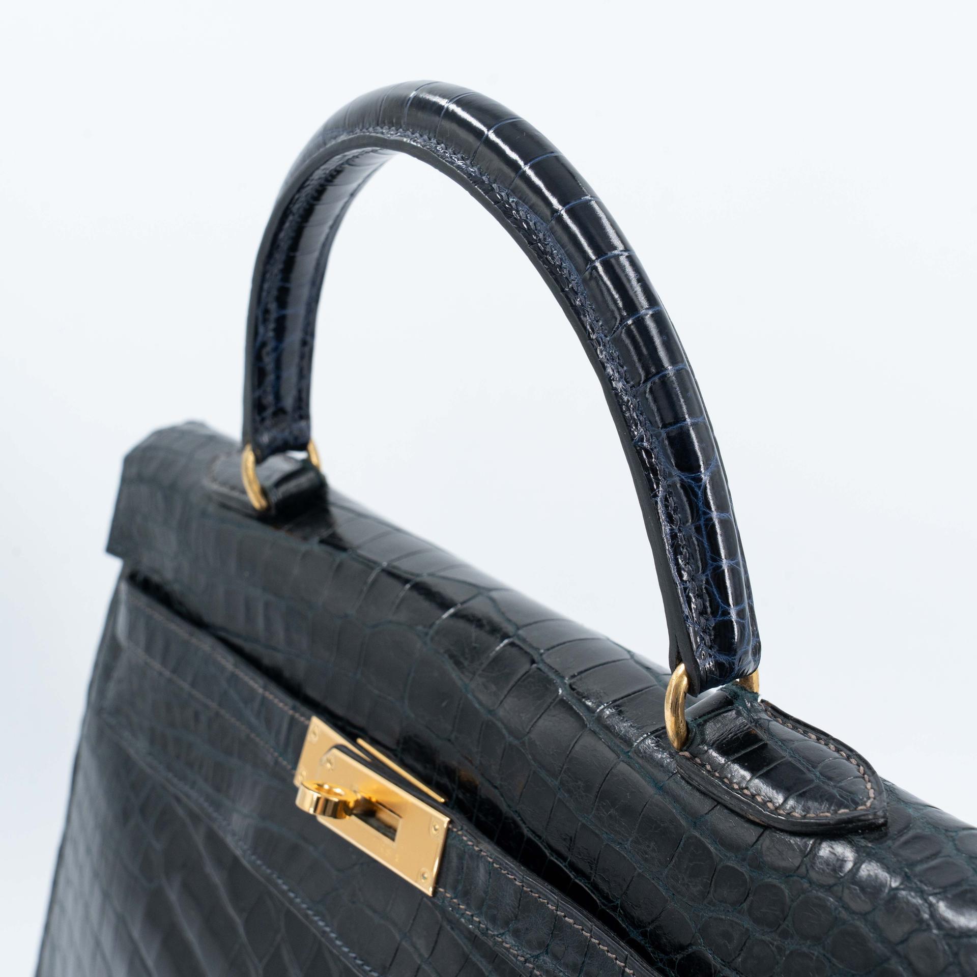 Good ( Rank AB) HERMÈS Kelly 35 Sellier Navy Porosus Crocodile Gold hardware Z (1970) - 3