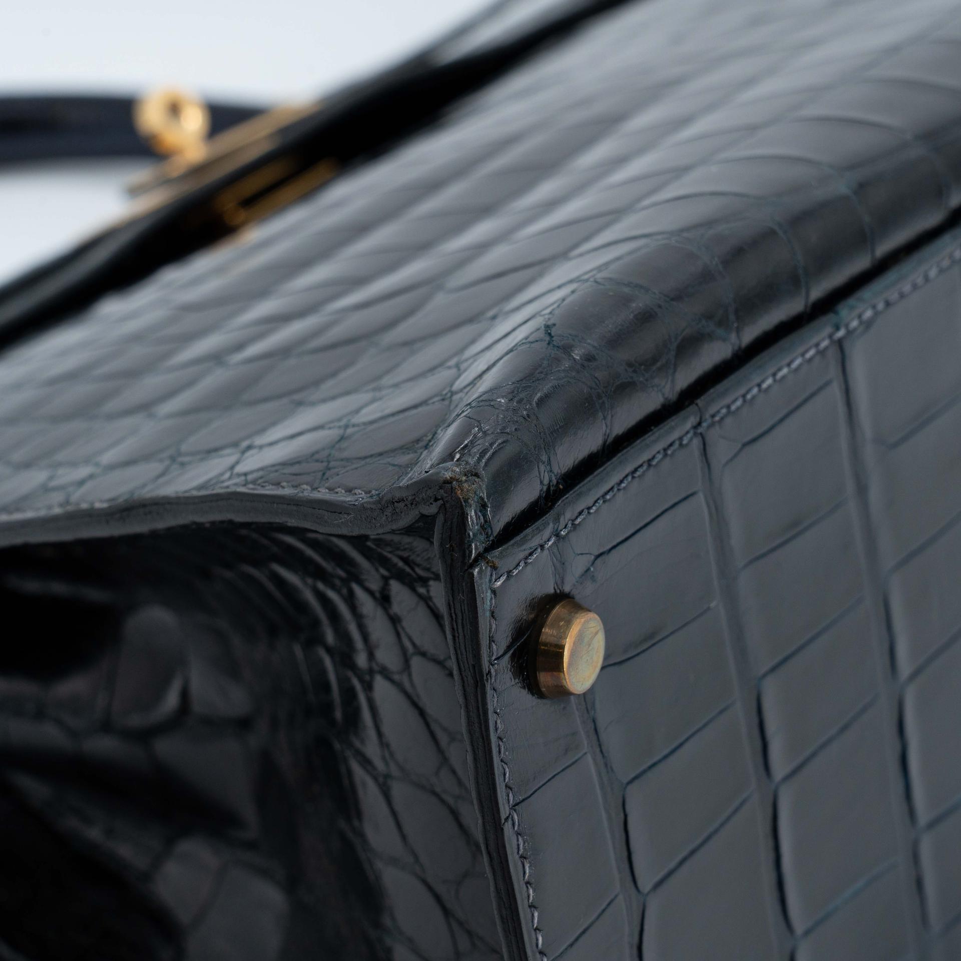 Good ( Rank AB) HERMÈS Kelly 35 Sellier Navy Porosus Crocodile Gold hardware Z (1970) - 11