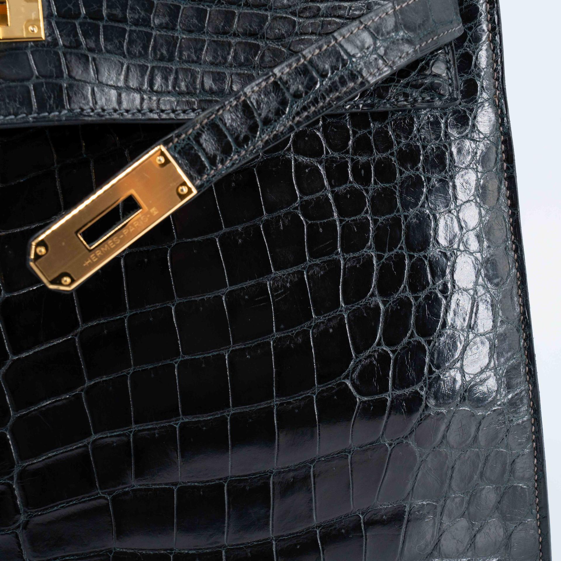 Good ( Rank AB) HERMÈS Kelly 35 Sellier Navy Porosus Crocodile Gold hardware Z (1970) - 28