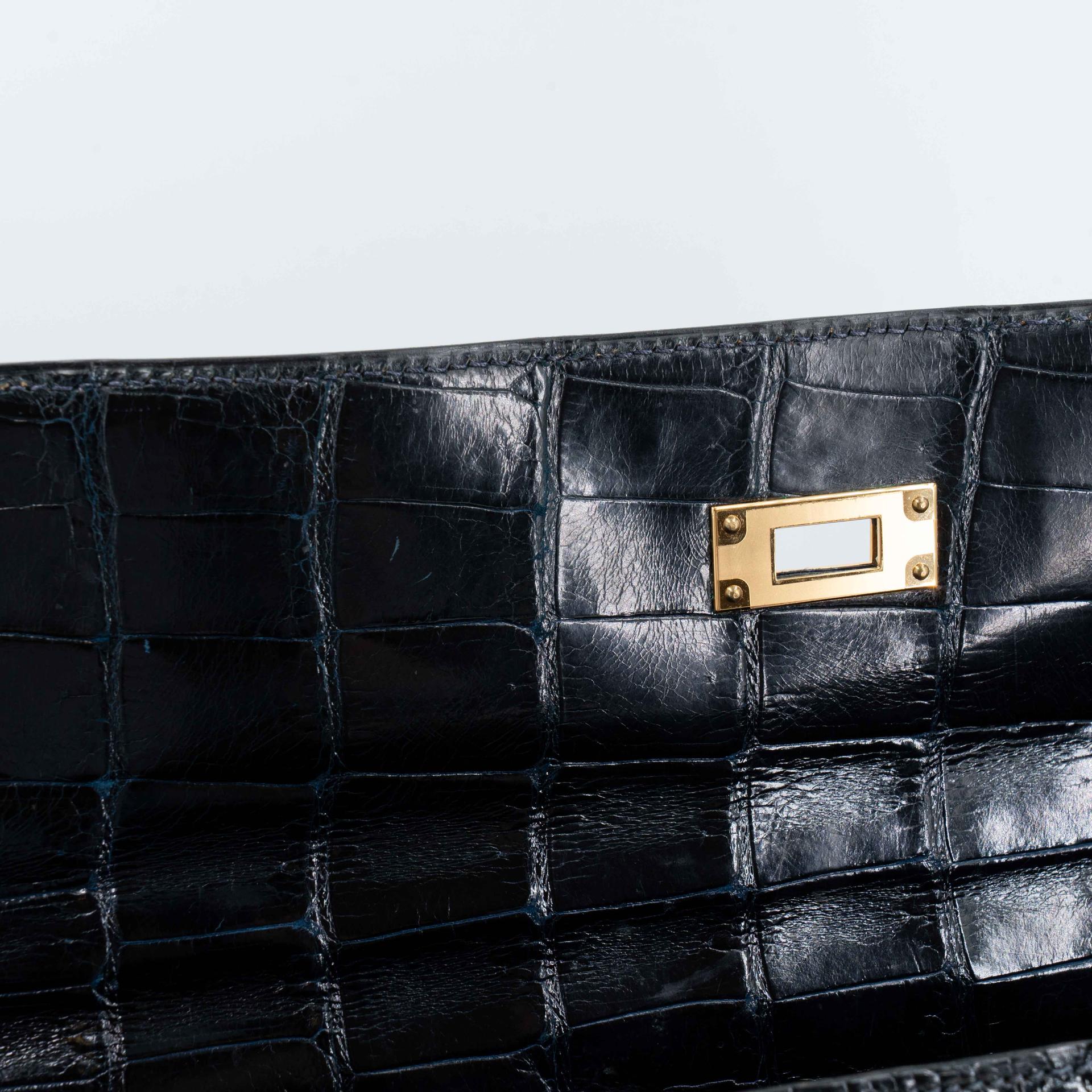 Good ( Rank AB) HERMÈS Kelly 35 Sellier Navy Porosus Crocodile Gold hardware Z (1970) - 26