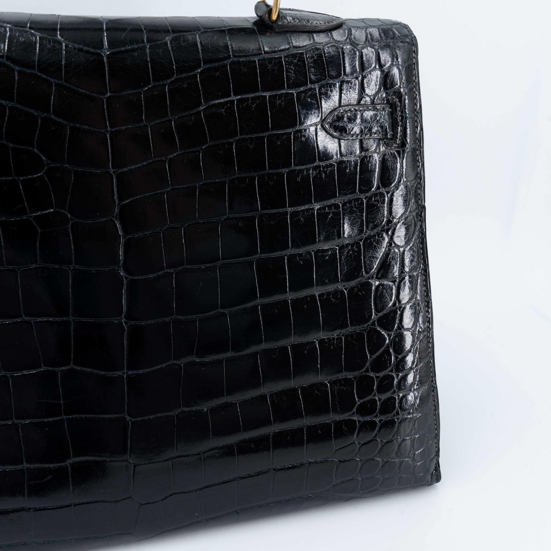 Good ( Rank AB) HERMÈS Kelly 35 Sellier Navy Porosus Crocodile Gold hardware Z (1970) - 20