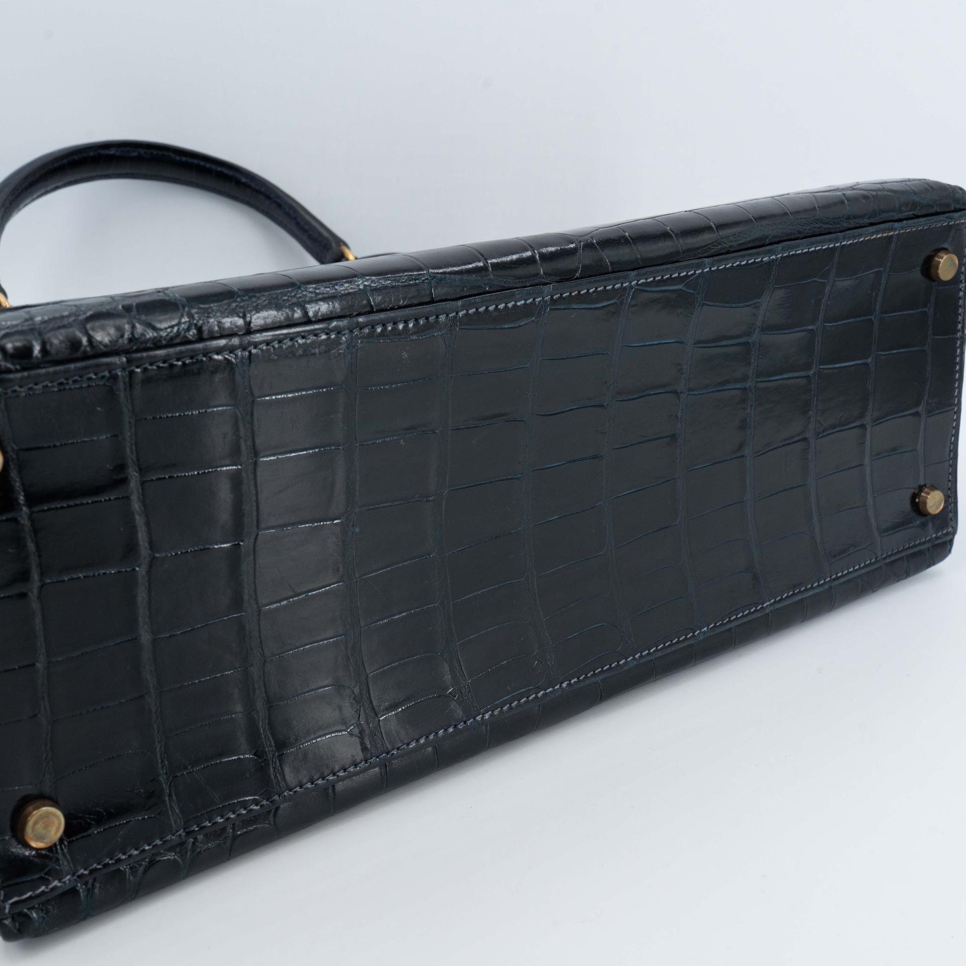 Good ( Rank AB) HERMÈS Kelly 35 Sellier Navy Porosus Crocodile Gold hardware Z (1970) - 21