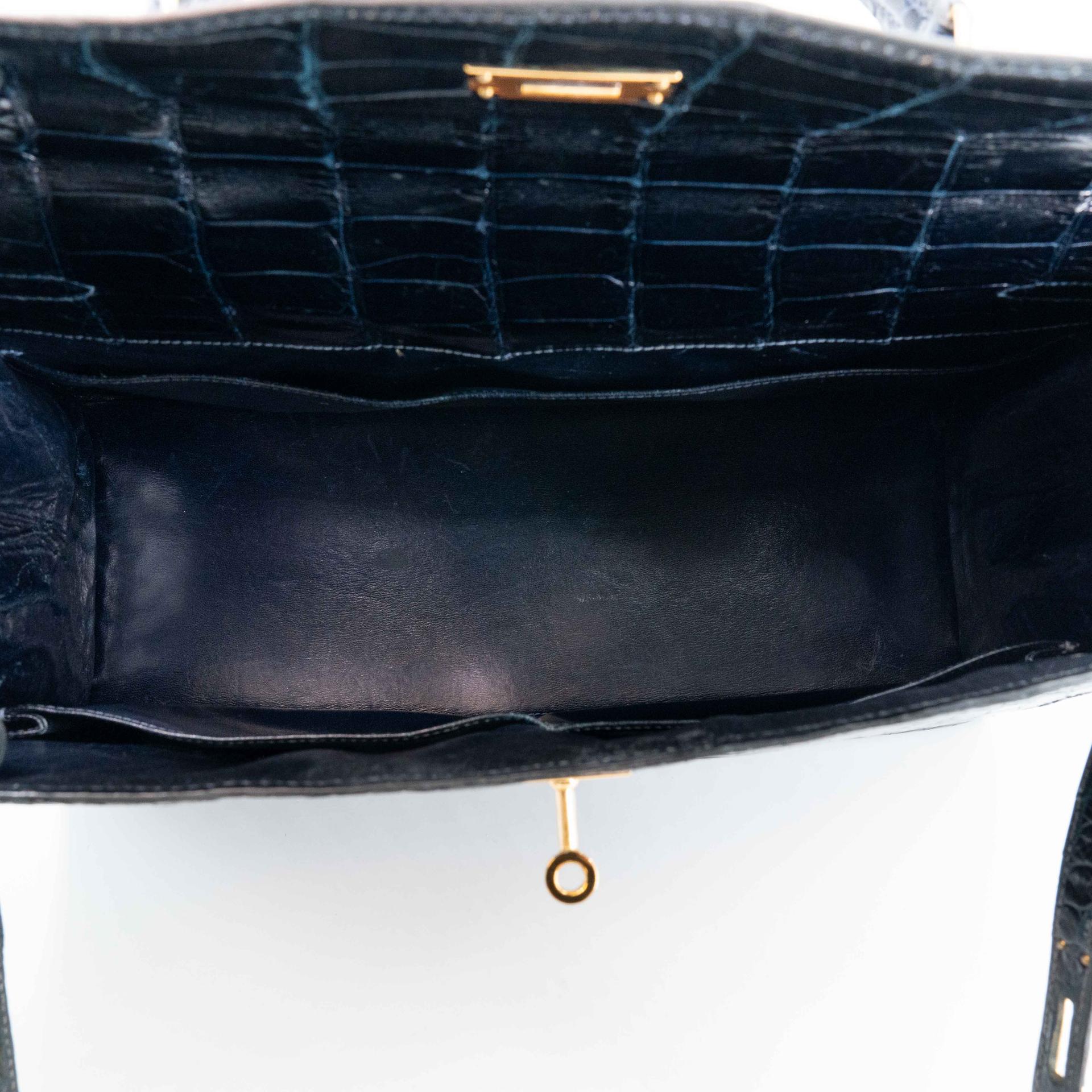 Good ( Rank AB) HERMÈS Kelly 35 Sellier Navy Porosus Crocodile Gold hardware Z (1970) - 19