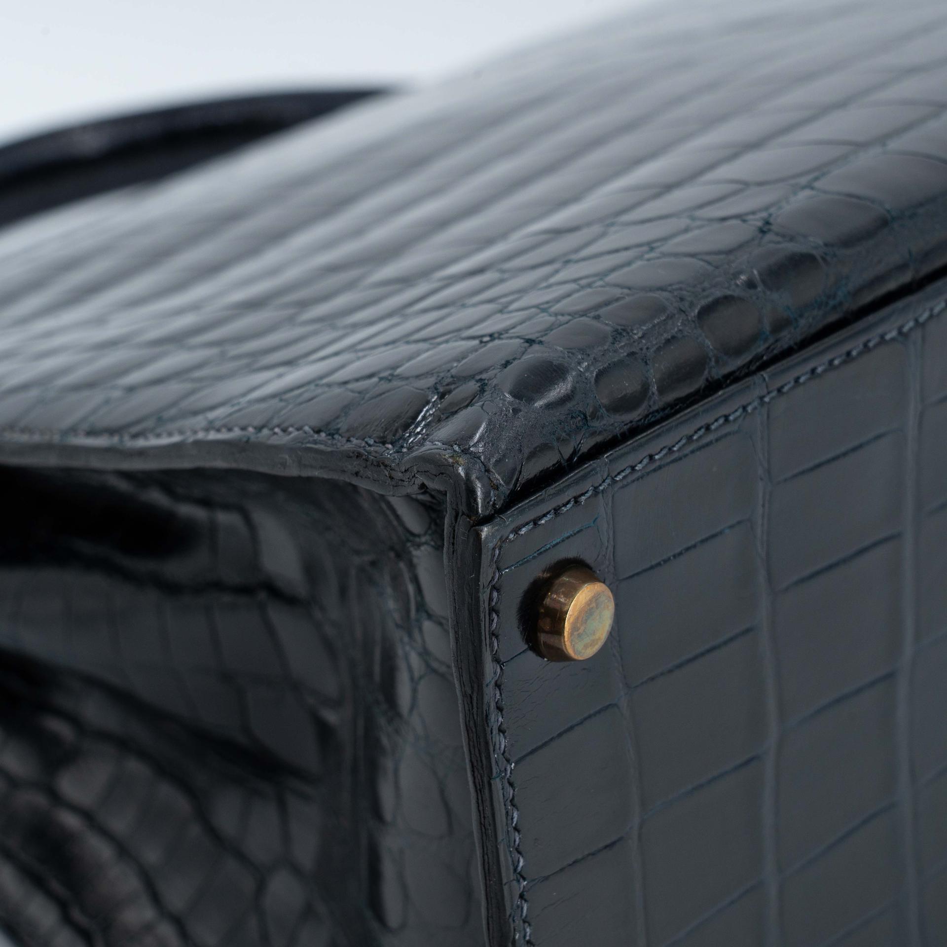 Good ( Rank AB) HERMÈS Kelly 35 Sellier Navy Porosus Crocodile Gold hardware Z (1970) - 8