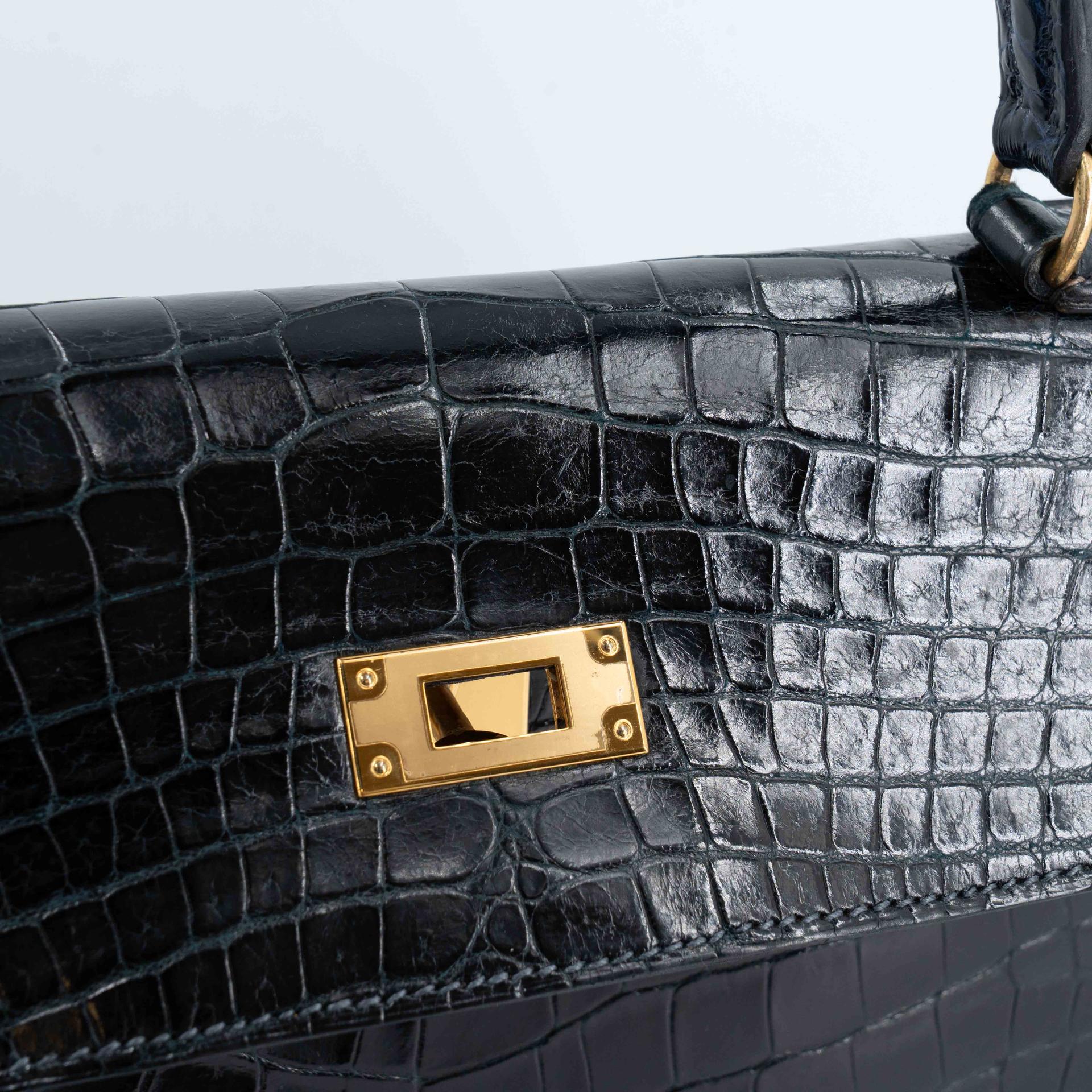 Good ( Rank AB) HERMÈS Kelly 35 Sellier Navy Porosus Crocodile Gold hardware Z (1970) - 29