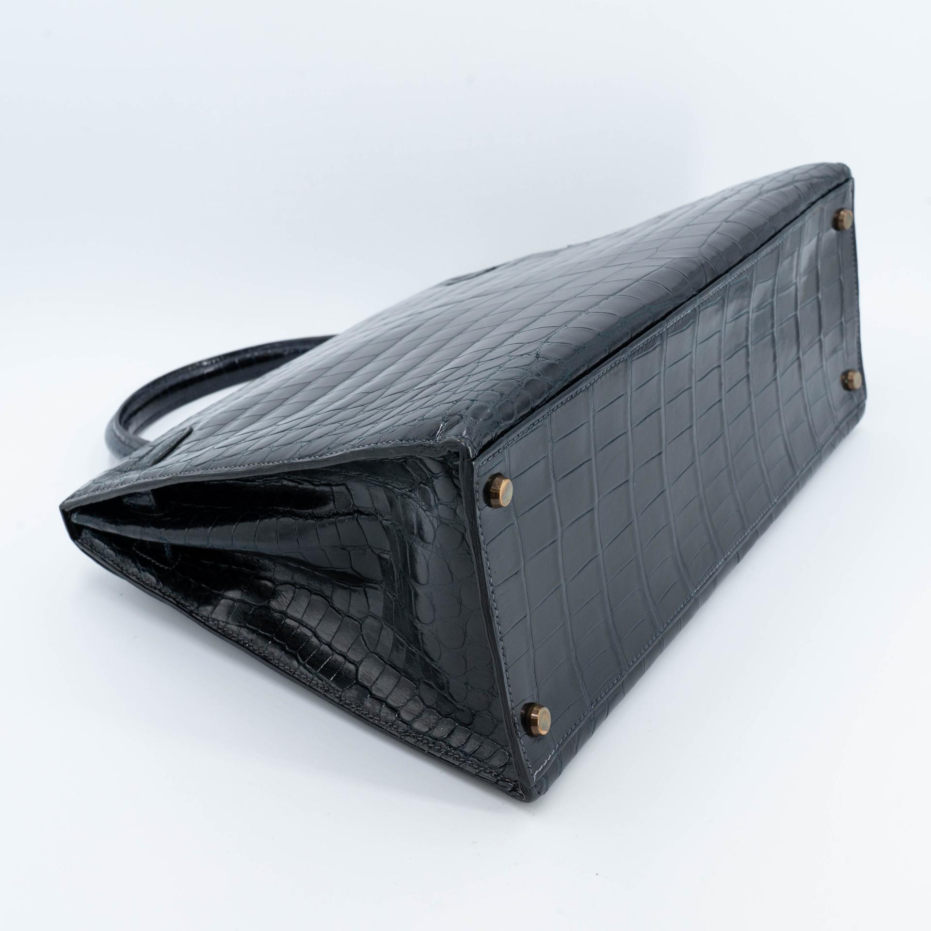 Good ( Rank AB) HERMÈS Kelly 35 Sellier Navy Porosus Crocodile Gold hardware Z (1970) - 7