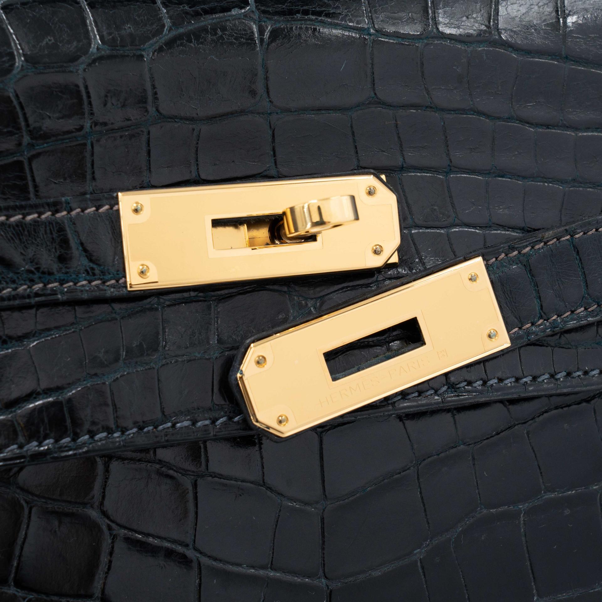 Good ( Rank AB) HERMÈS Kelly 35 Sellier Navy Porosus Crocodile Gold hardware Z (1970) - 12