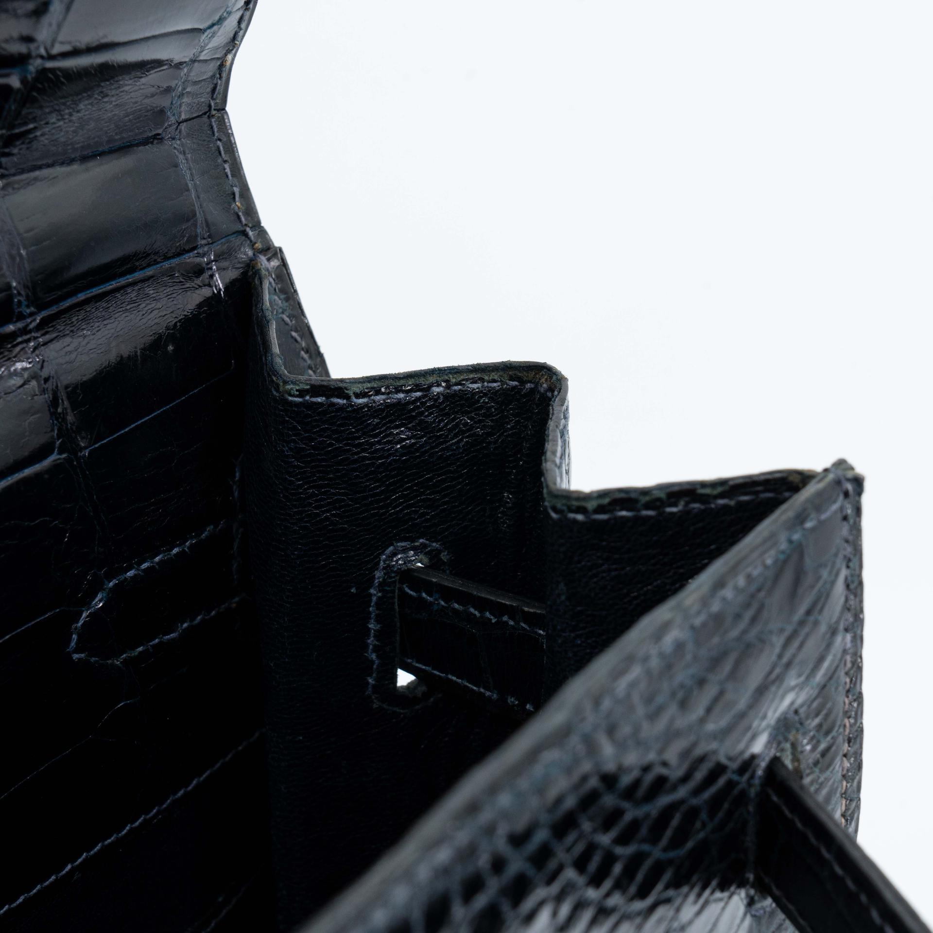 Good ( Rank AB) HERMÈS Kelly 35 Sellier Navy Porosus Crocodile Gold hardware Z (1970) - 24