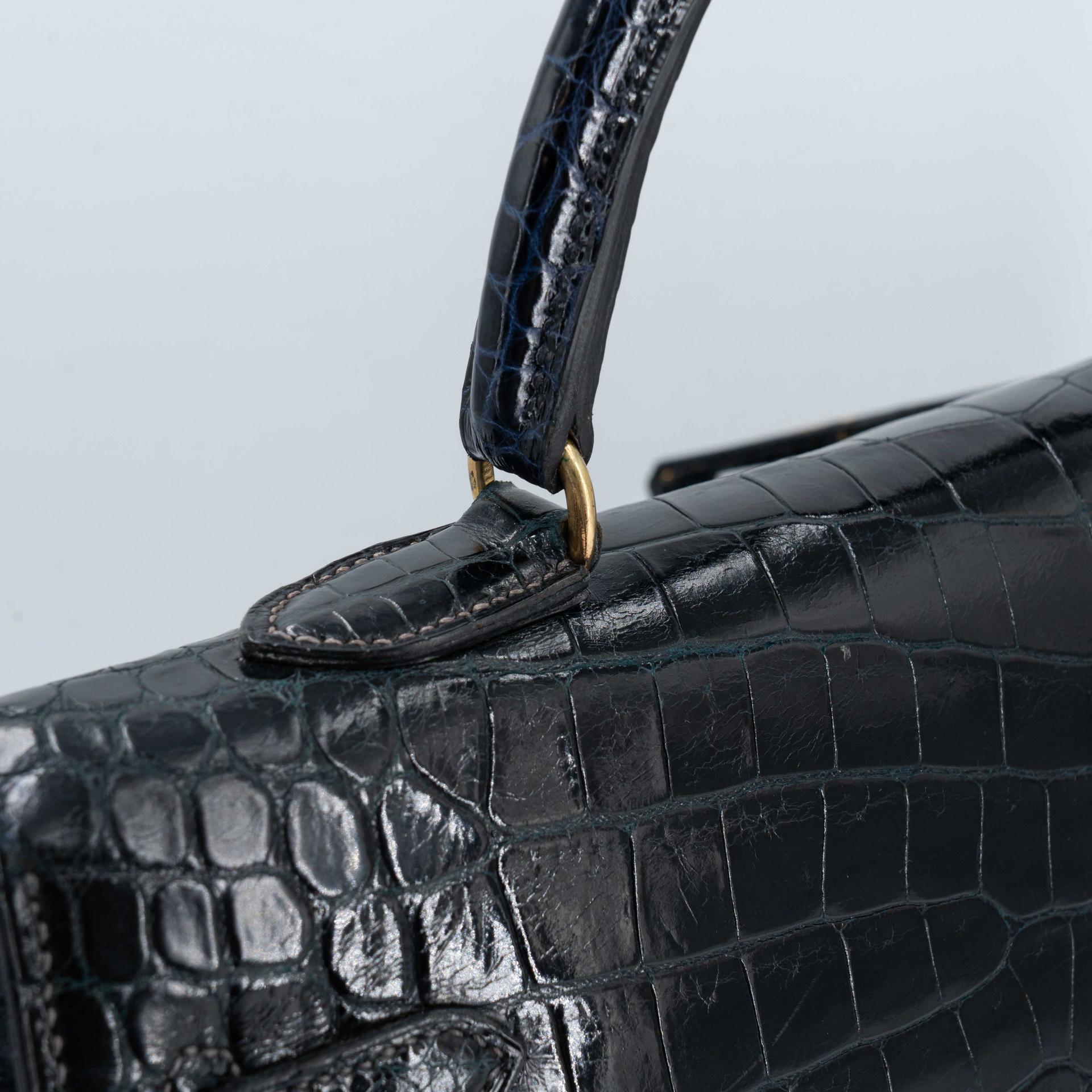 Good ( Rank AB) HERMÈS Kelly 35 Sellier Navy Porosus Crocodile Gold hardware Z (1970) - 31