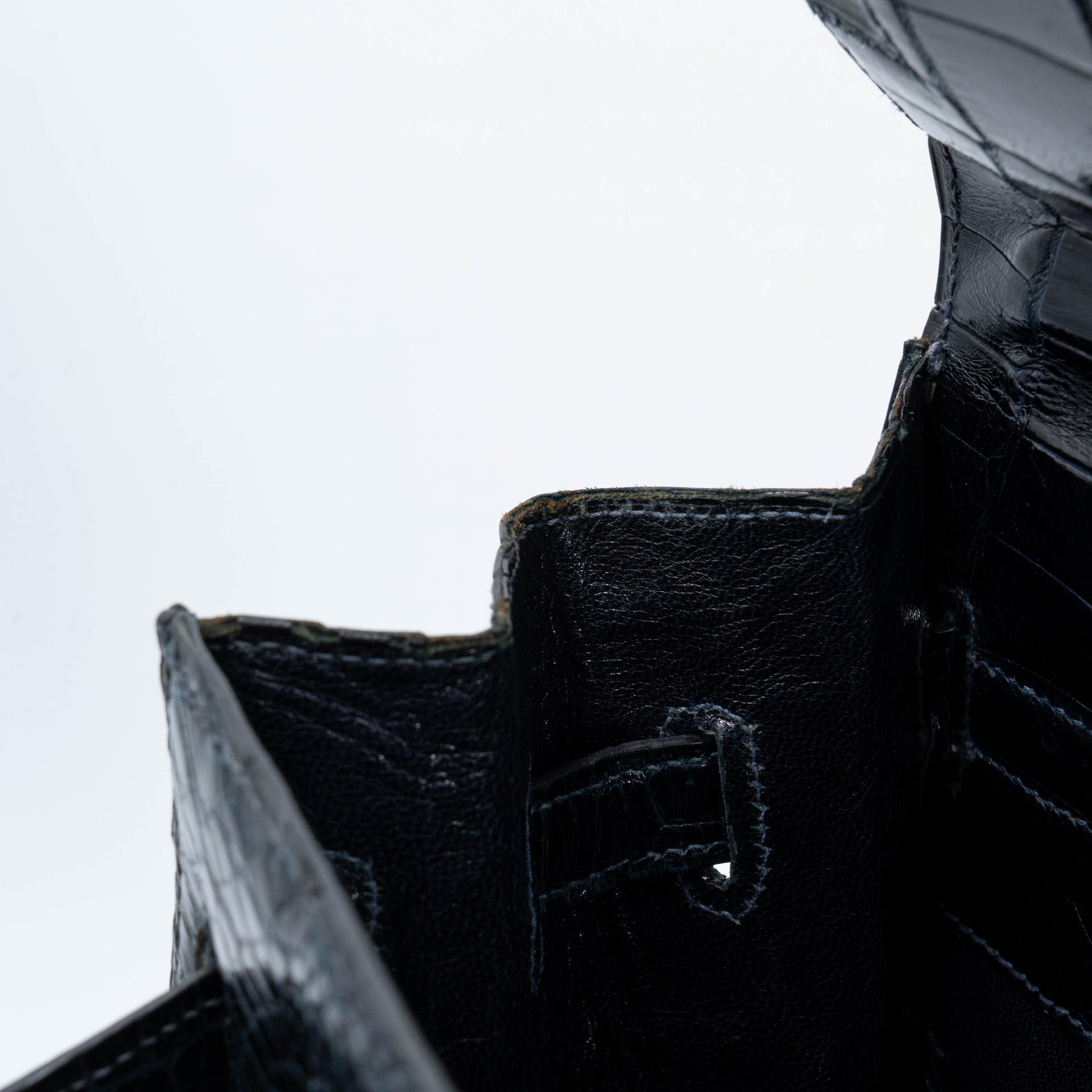 Good ( Rank AB) HERMÈS Kelly 35 Sellier Navy Porosus Crocodile Gold hardware Z (1970) - 25