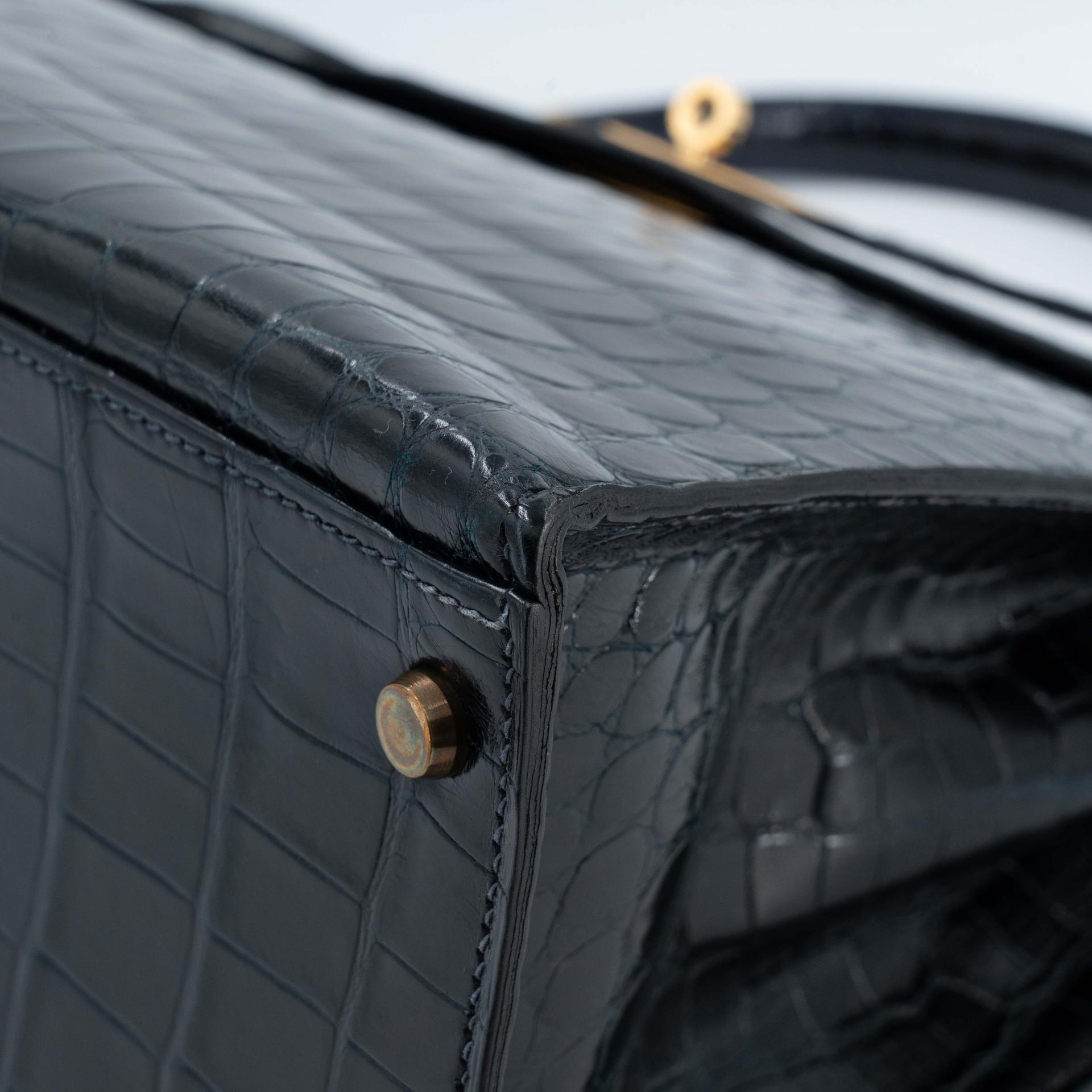 Good ( Rank AB) HERMÈS Kelly 35 Sellier Navy Porosus Crocodile Gold hardware Z (1970) - 10