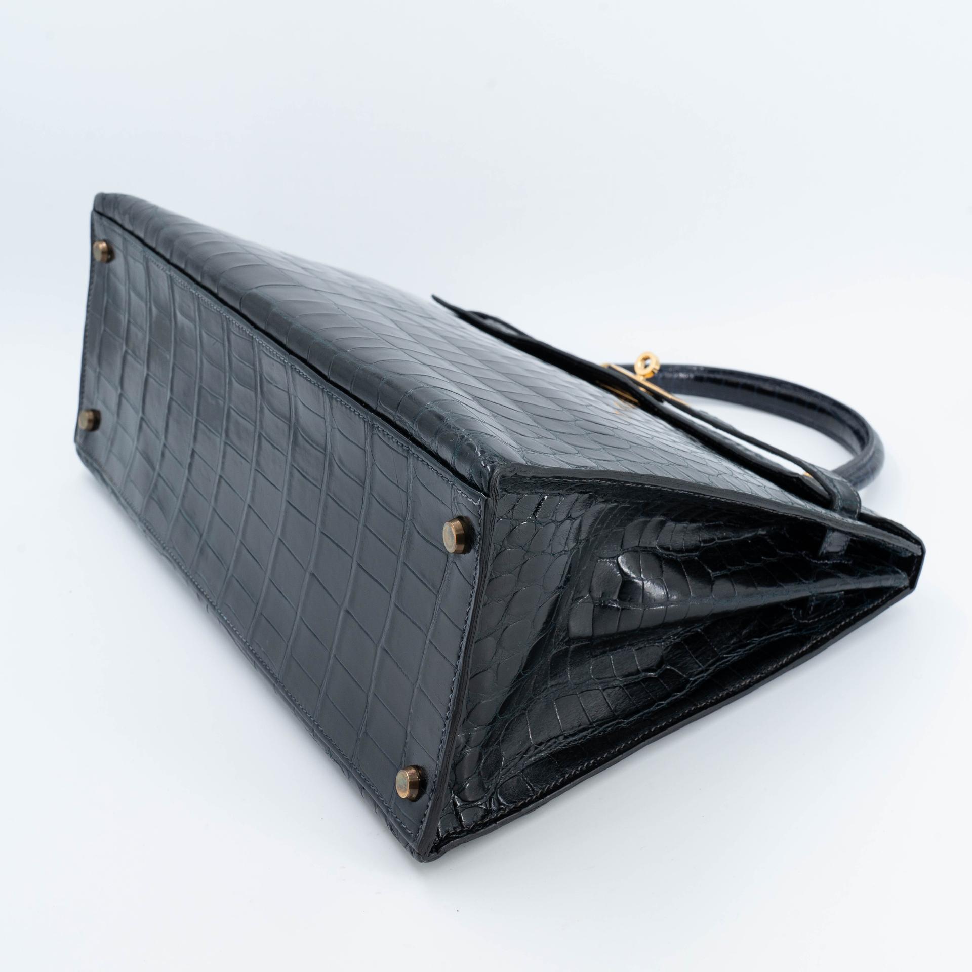 Good ( Rank AB) HERMÈS Kelly 35 Sellier Navy Porosus Crocodile Gold hardware Z (1970) - 5