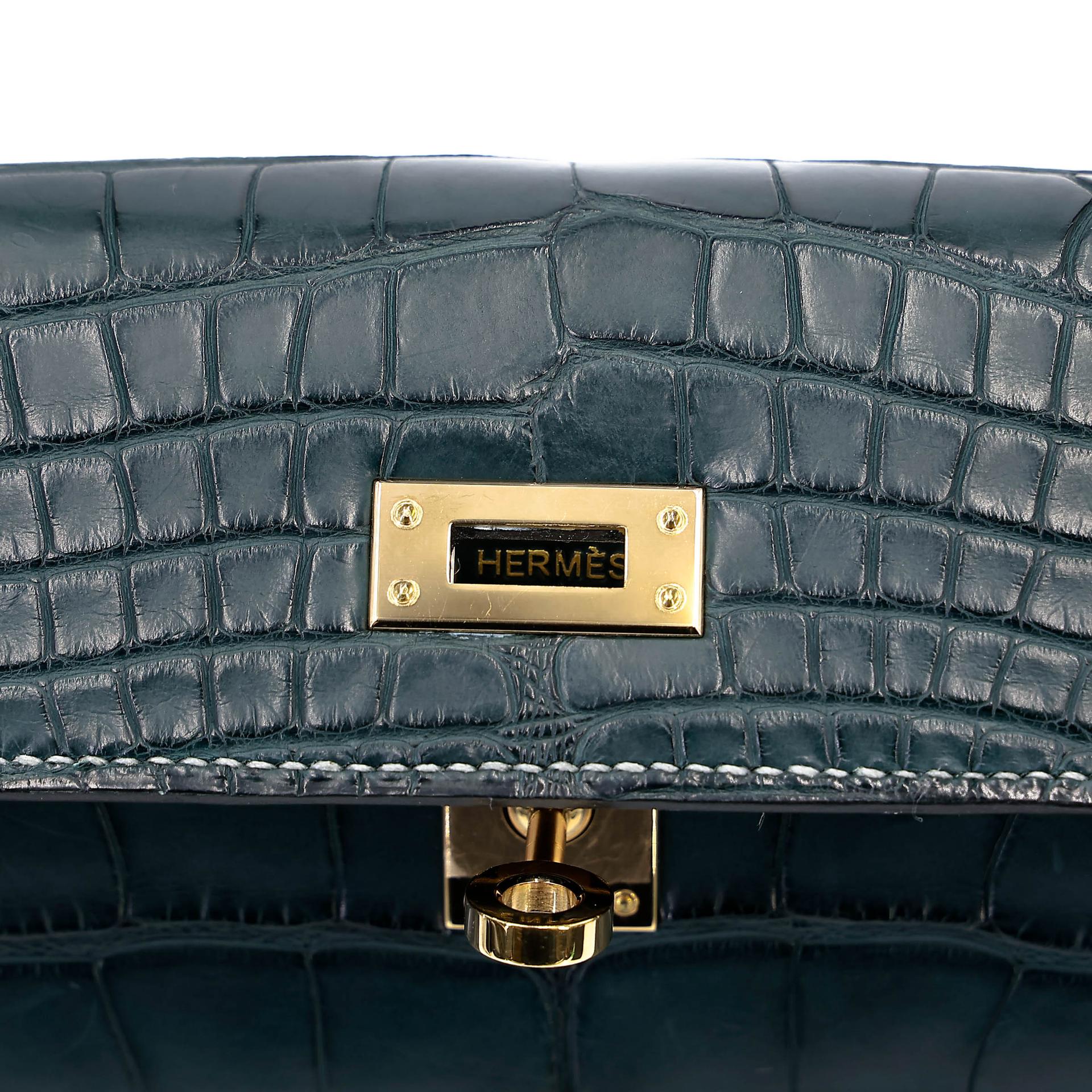 Very Good ( Rank A) HERMÈS Special Order Kelly 25 HSS Vert Cypress (6O) Gris Perle (80) Matte Alligator Permabrass hardware U (2022) - 14