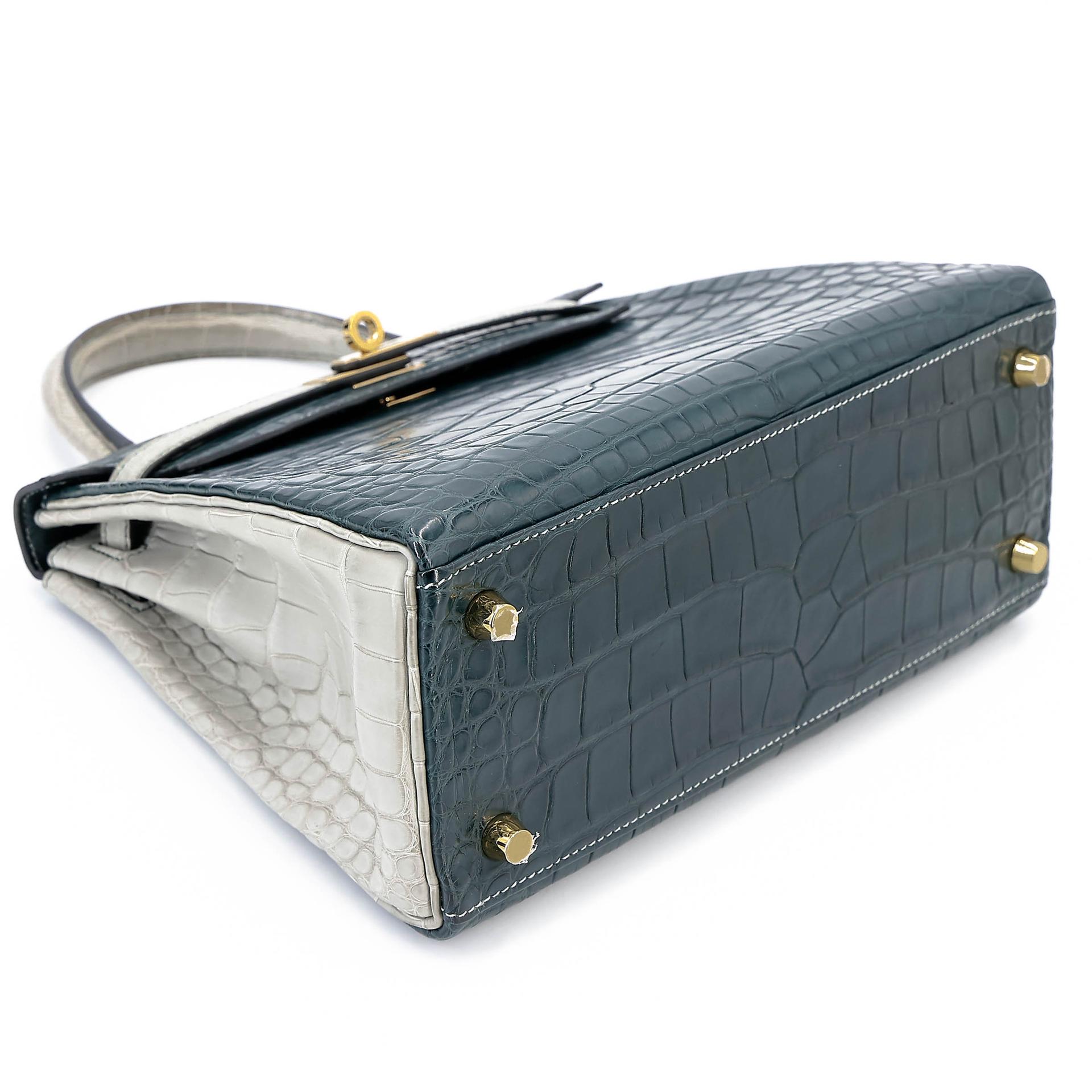 Very Good ( Rank A) HERMÈS Special Order Kelly 25 HSS Vert Cypress (6O) Gris Perle (80) Matte Alligator Permabrass hardware U (2022) - 5