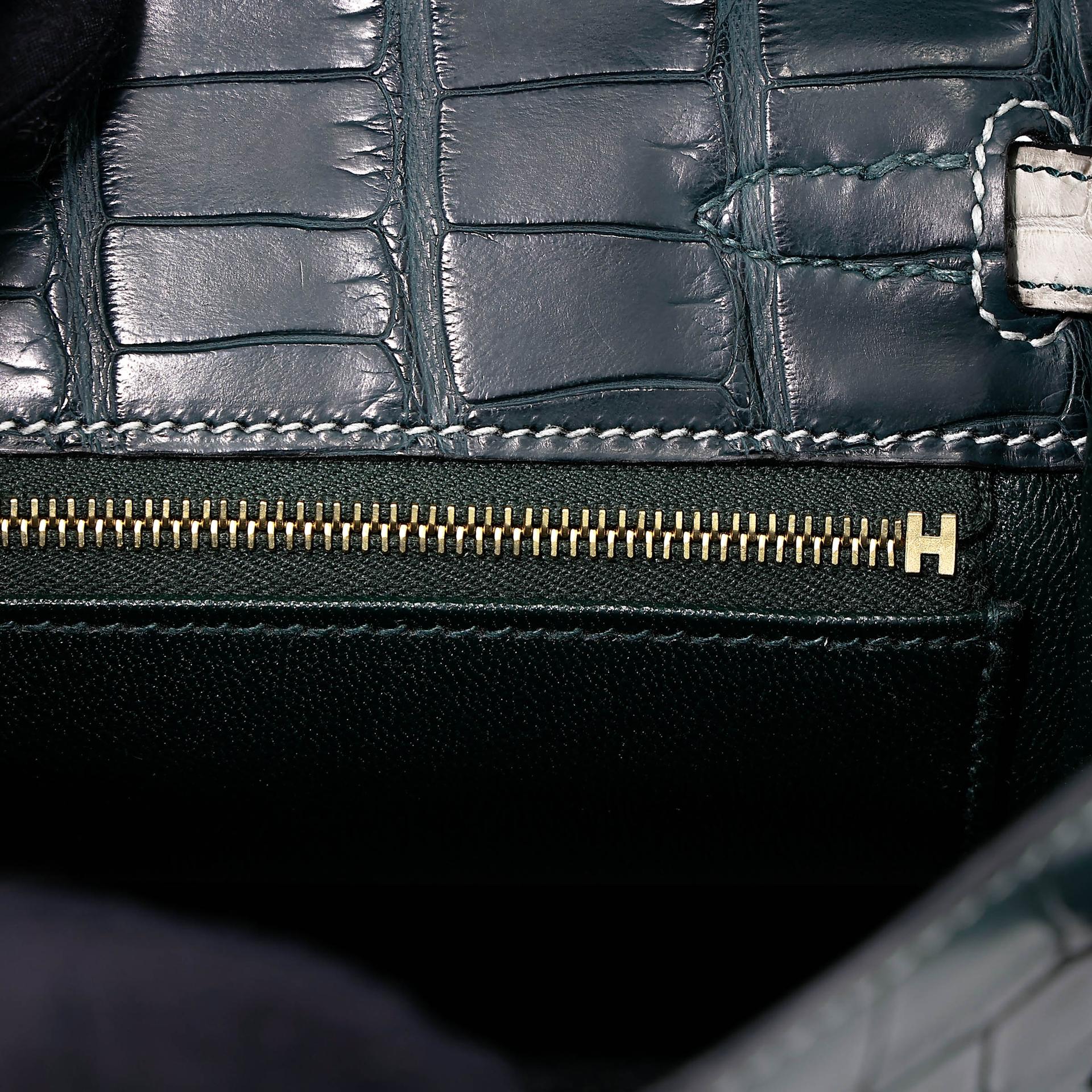 Very Good ( Rank A) HERMÈS Special Order Kelly 25 HSS Vert Cypress (6O) Gris Perle (80) Matte Alligator Permabrass hardware U (2022) - 24
