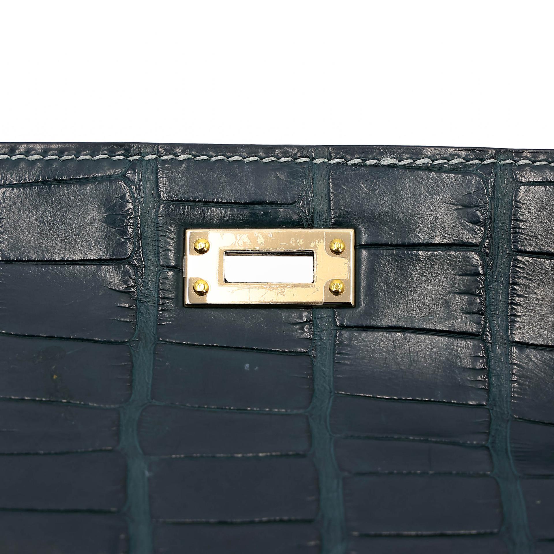 Very Good ( Rank A) HERMÈS Special Order Kelly 25 HSS Vert Cypress (6O) Gris Perle (80) Matte Alligator Permabrass hardware U (2022) - 15