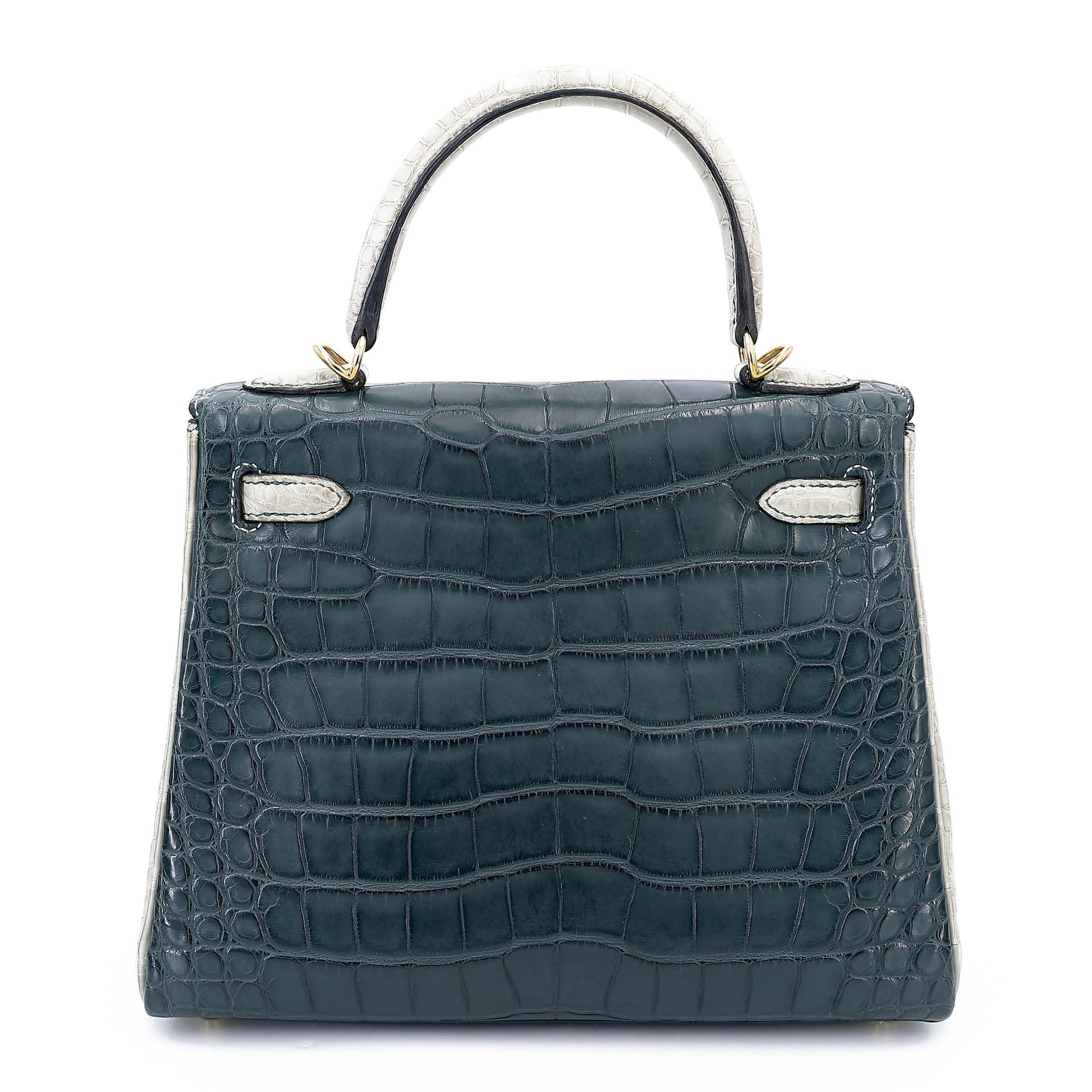Very Good ( Rank A) HERMÈS Special Order Kelly 25 HSS Vert Cypress (6O) Gris Perle (80) Matte Alligator Permabrass hardware U (2022) - 2