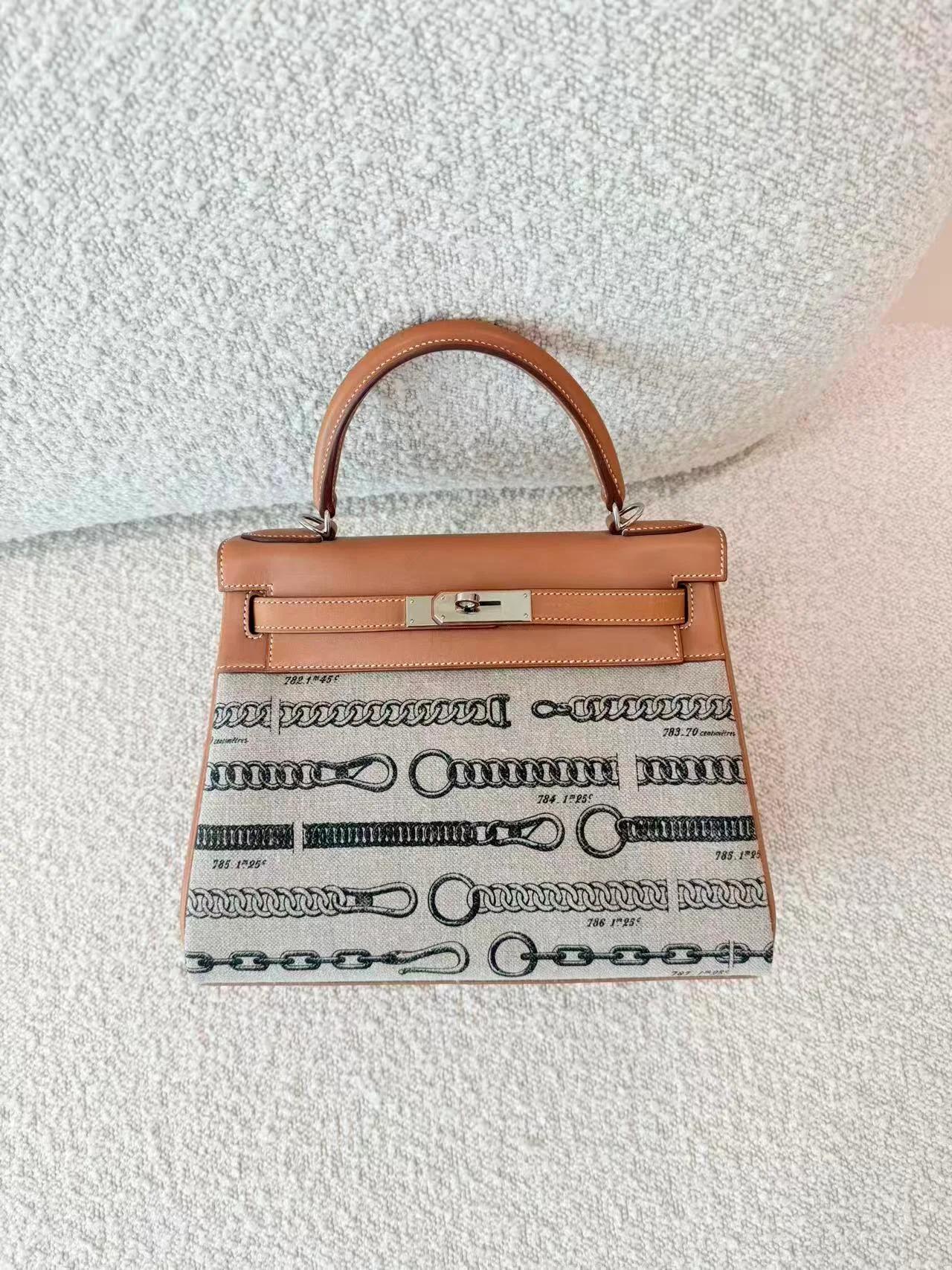 Very Good ( Rank A) HERMÈS Limited Edition Kelly 28 De Camp Dechainee Fauve (34) Barenia Toile Camp canvas Palladium hardware A (2017) - 4